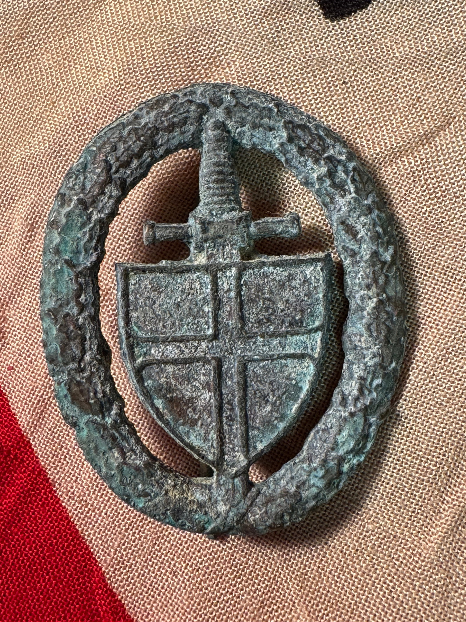 WW2 GERMAN RUSSIAN FREIKORPS MEDAL, ORDER "BRIGADE GRODNO" WHITE MOVEMENT: WW2 GERMAN RUSSIAN FREIKORPS MEDAL, ORDER "BRIGADE GRODNO" WHITE MOVEMENT. SHOWS GOOD WEAR AND USE WITH A BEAUTIFUL PATINA THROUGHOUT. A RARE FIND.