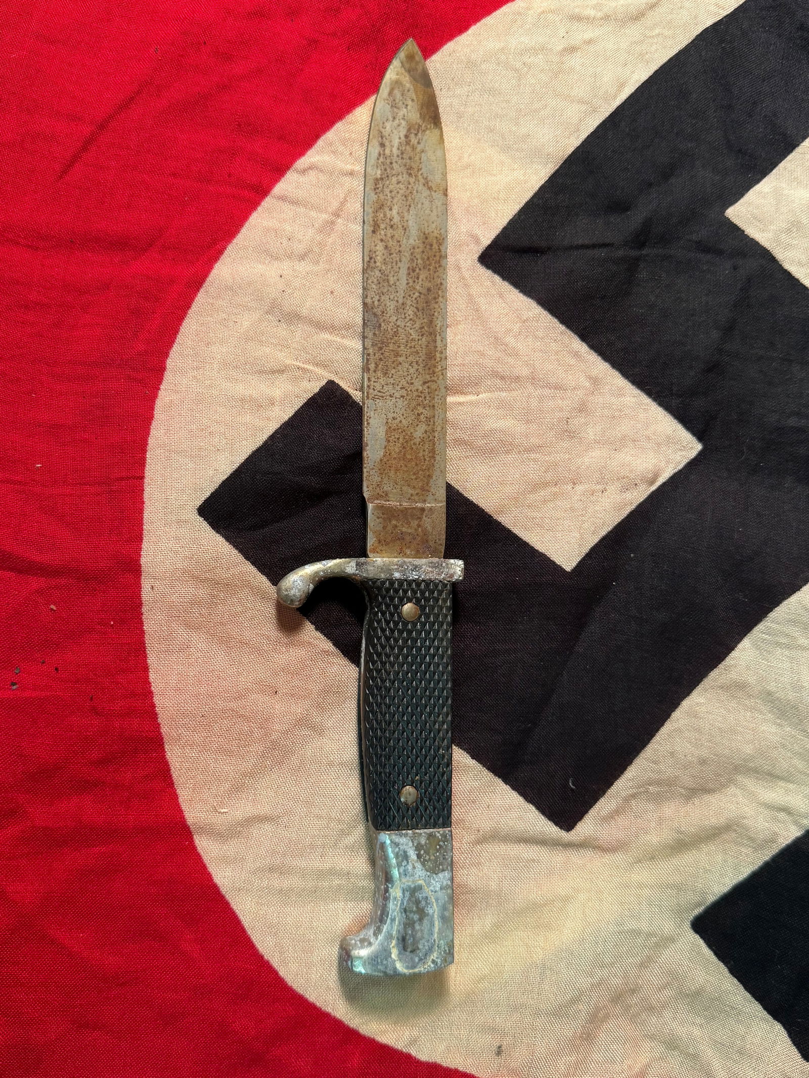 WW2 GERMAN HITLER YOUTH KNIFE DAGGER BY RZM M7/38 'BLUT UND EHRE': WW2 GERMAN HITLER YOUTH KNIFE DAGGER BY RZM M7/38 'BLUT UND EHRE'. A RARE FIND SHOWS GOOD WEAR AND USE WITH A BEAUTIFUL PATINA THROUGHOUT. PLEASE VIEW ALL DETAILED PICTURES. A WELL MADE ANTIQUE GERMAN