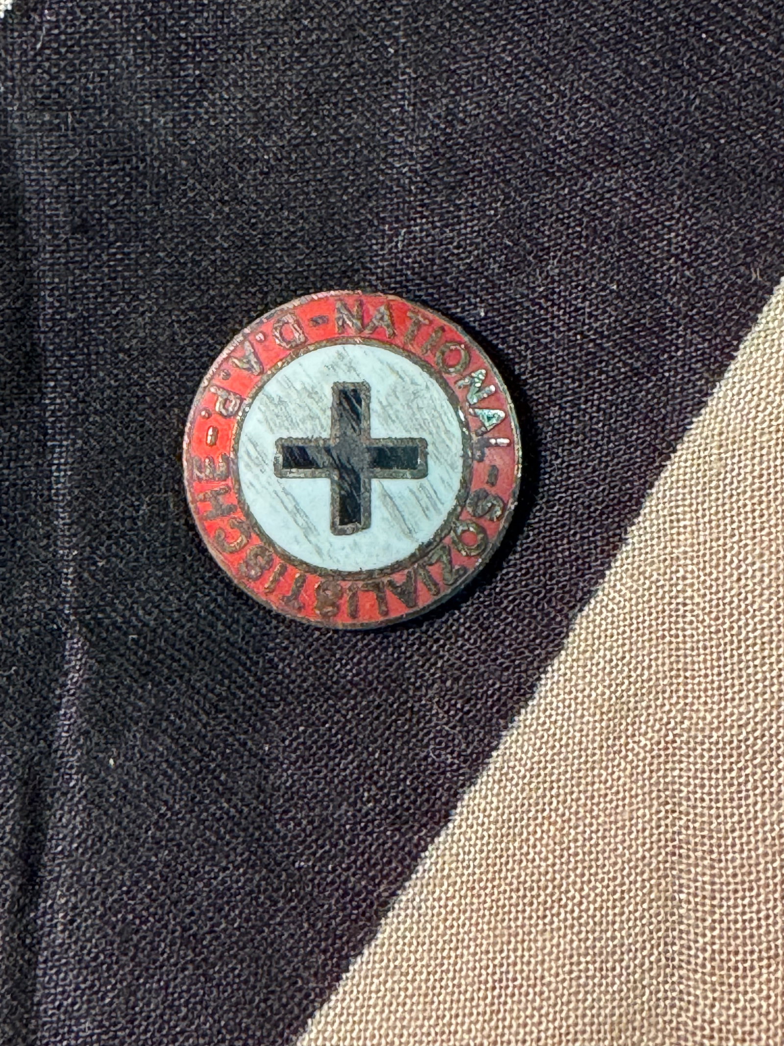 WW2 GERMAN RED CROSS NSDAP LAPEL PIN ENAMELED BADGE BY RZM M1/129: WW2 GERMAN RED CROSS NSDAP LAPEL PIN ENAMELED BADGE BY RZM M1/129. SHOWS GOOD WEAR AND USE WITH A BEAUTIFUL OVERALL PATINA. PLEASE VIEW ALL DETAILED PICTURES. A RARE FIND.