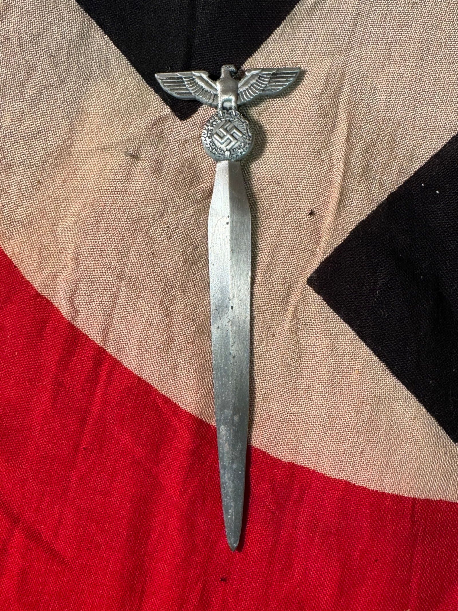 RARE WW2 GERMAN WAFFEN SS OFFICER EVELOPE OPENER: RARE WW2 GERMAN WAFFEN SS OFFICER EVELOPE OPENER. A VERY RARE FIND. HAS THE SS EAGLE ON THE TOP WITH A SPIKED CONSTRUCTION. PLEASE VIEW ALL DETAILED PICTURES. A RARE FIND.