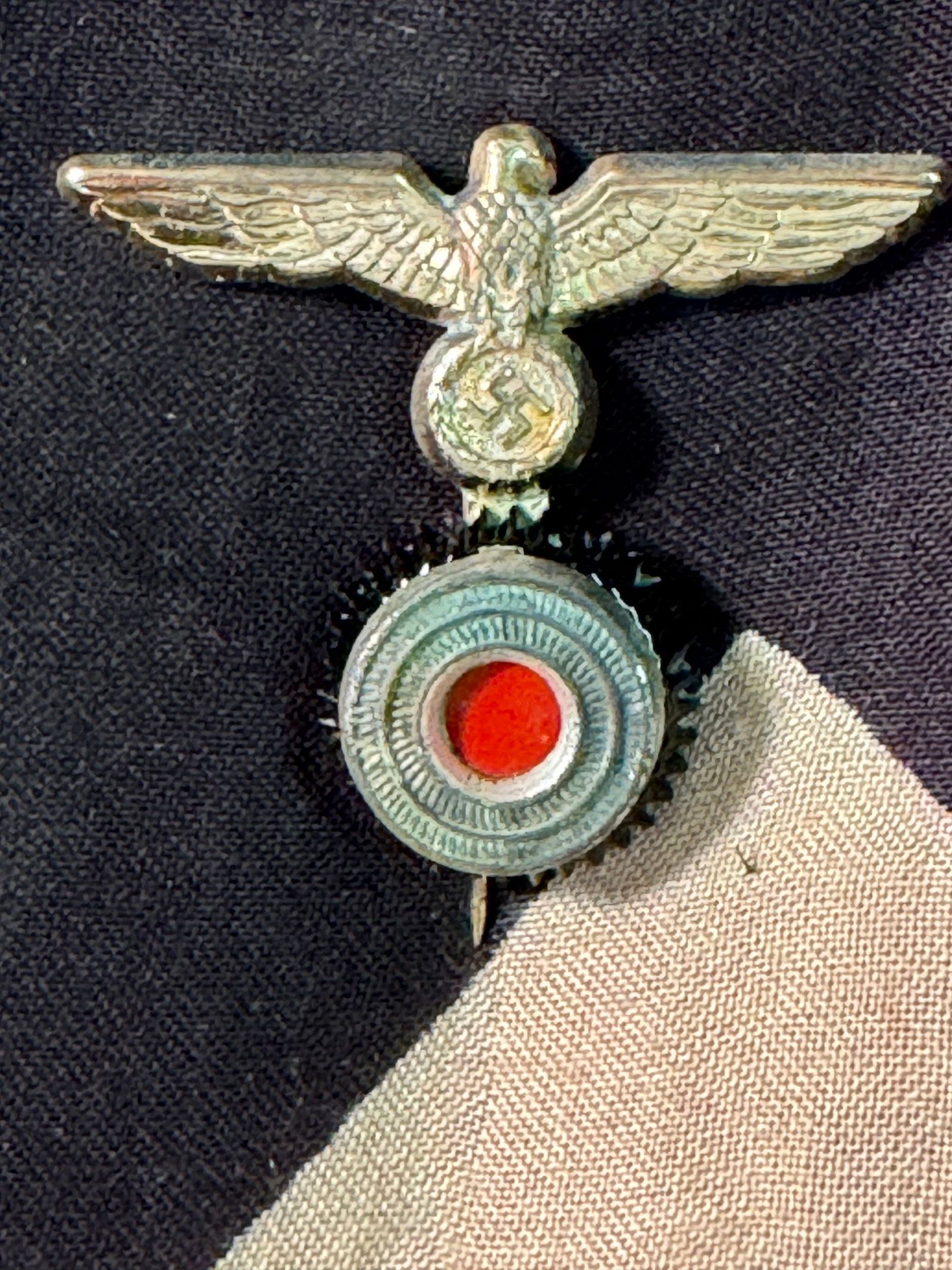 WW2 German Kriegsmarine cap eagle with cockade donald duck style: WW2 German Kriegsmarine cap eagle with cockade donald duck style. Shows good wear and use with a beautiful overall patina. Please view all detailed pictures. A rare find.