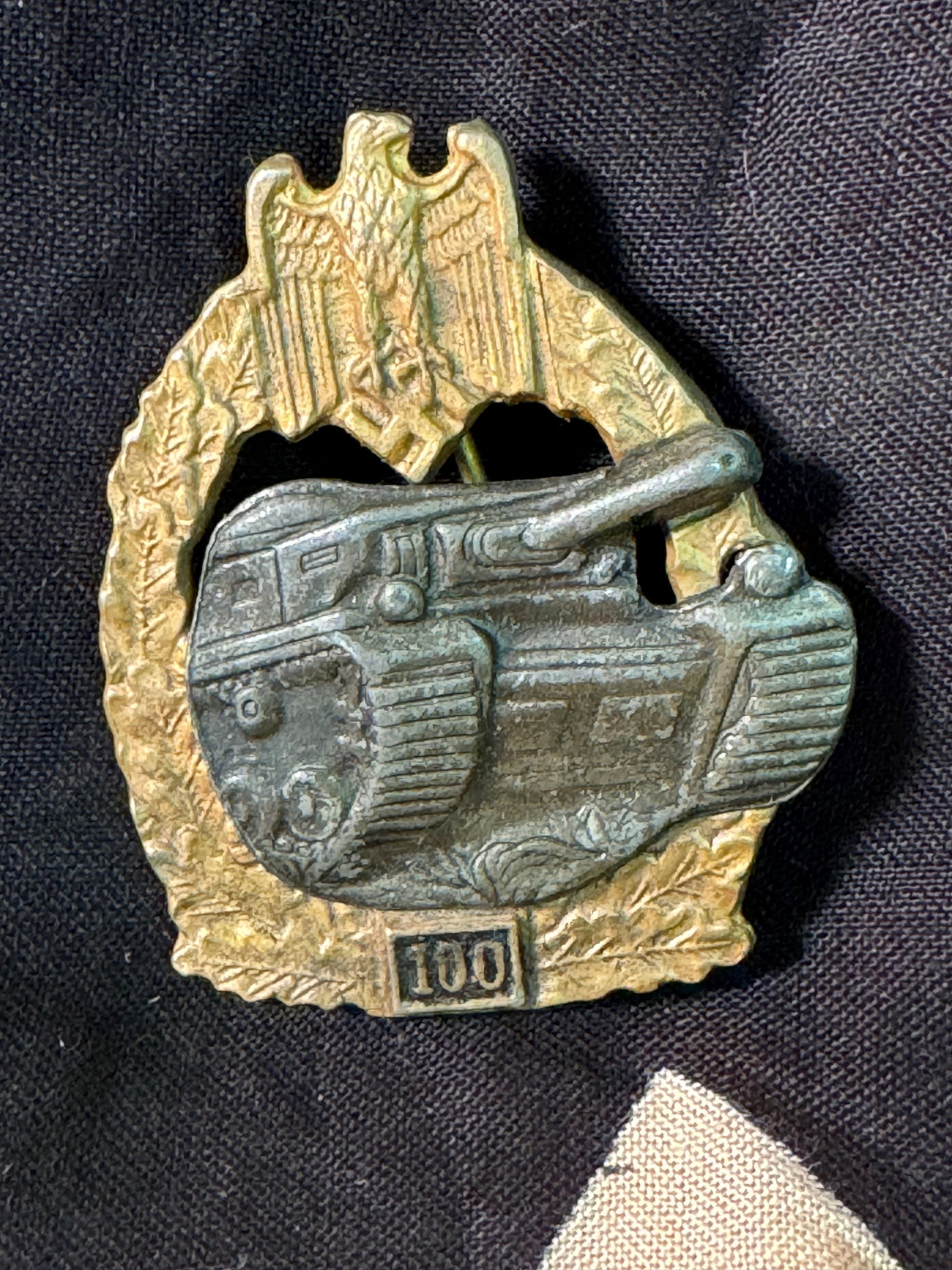 WW2 German Panzer Badge - 100 Assaults - No Maker Marks: WW2 German Panzer Badge - 100 Assaults - No Maker Marks. Shows good wear and use with a beautiful overall patina. The Panzer Badge (German: Panzerkampfabzeichen) was a World War II German military dec