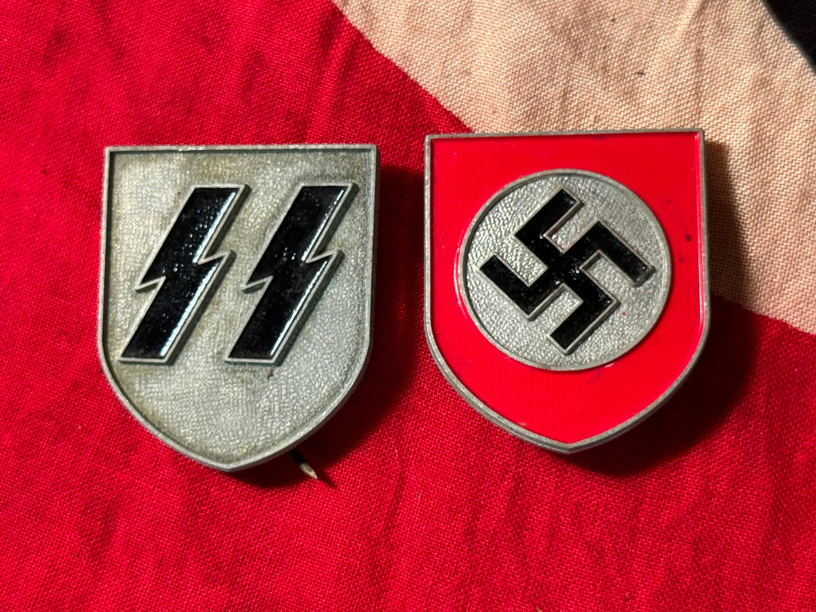 WW2 GERMAN WAFFEN SS TROPICAL PITH SUN HELMET BADGES BY F.P. 1942: WW2 GERMAN WAFFEN SS TROPICAL PITH SUN HELMET BADGES BY F.P. 1942. A VERY RARE FIND. COMES AS A SET. IT IS IN MINT OVERALL SHAPE AND CONDITION WITH A BEAUTIFUL OVERALL PATINA. SHOWS GOOD WEAR AND USE.