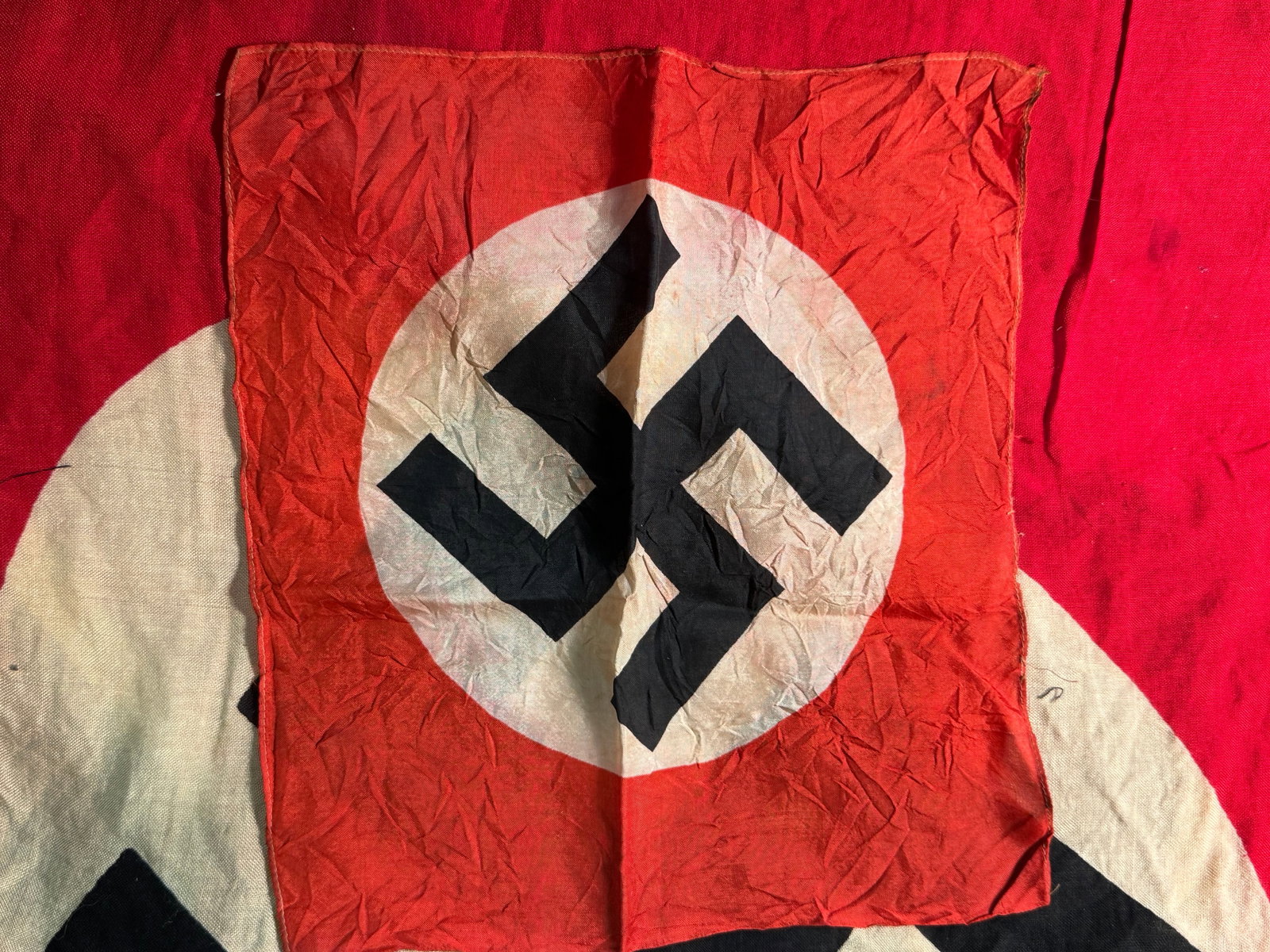 RARE WW2 GERMAN MINIATURE CLOTH FLAG: RARE WW2 GERMAN MINIATURE CLOTH FLAG. A VERY RARE FIND. SHOWS GOOD WEAR AND USE WITH A BEAUTIFUL OVERALL PATINA. PLEASE VIEW ALL DETAILED PICTURES. A SCARCE ITEM.