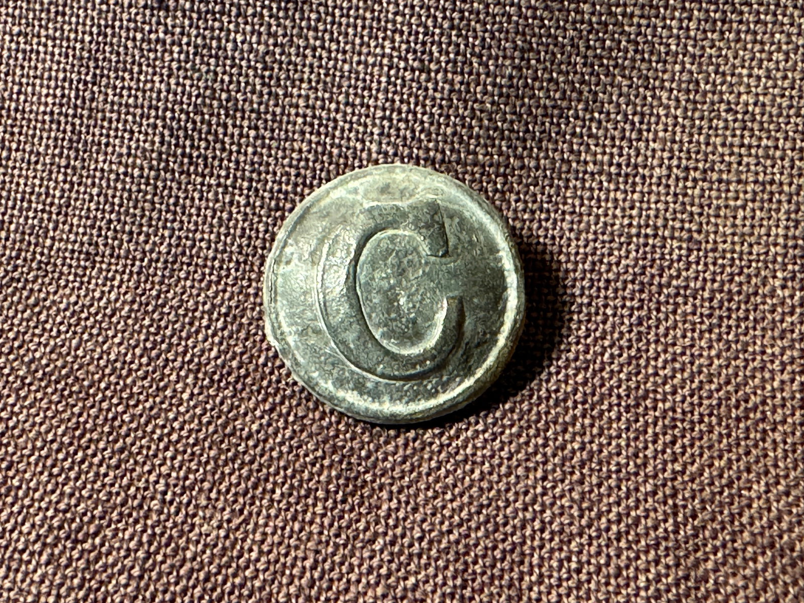 RARE CIVIL WAR CONFEDERATE 'C' CAVALRY PEWTER COAT BUTTON: RARE CIVIL WAR CONFEDERATE 'C' CAVALRY PEWTER COAT BUTTON. A RARE FIND. IT IS IN MINT OVERALL SHAPE AND CONDITION WITH A BEAUTIFUL OVERALL PATINA. HAS A GREAT LOOK TO IT WITH AN EXCELLENT OVERALL EYE 