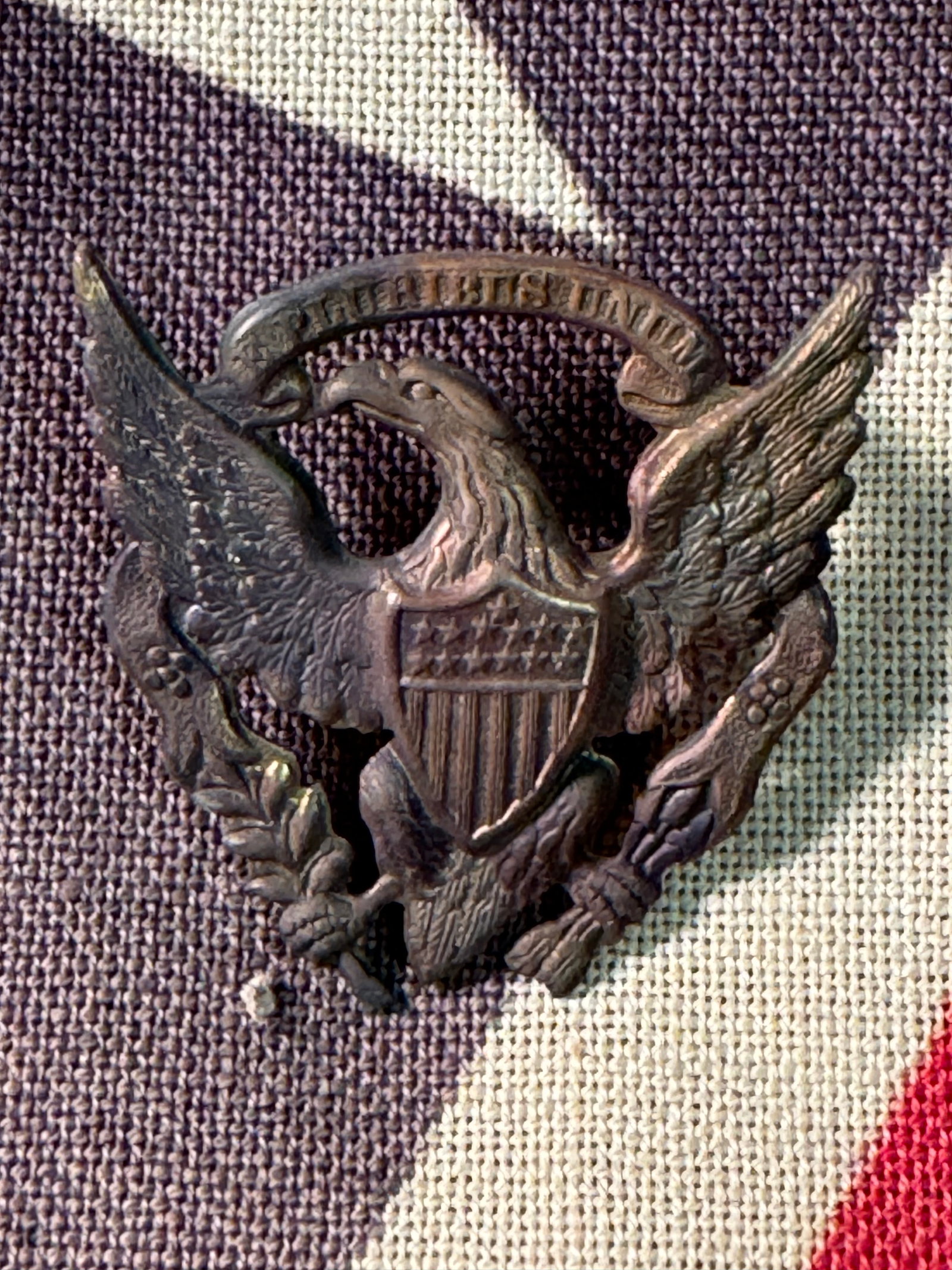 ULTRA RARE CIVIL WAR UNION MILITIA EAGLE BADGE INSIGNIA: ULTRA RARE CIVIL WAR UNION MILITIA EAGLE BADGE INSIGNIA. A RARE FIND. IT IS IN MINT OVERALL SHAPE AND CONDITION WITH A BEAUTIFUL OVERALL PATINA. HAS A GREAT LOOK TO IT WITH AN EXCELLENT OVERALL EYE AP