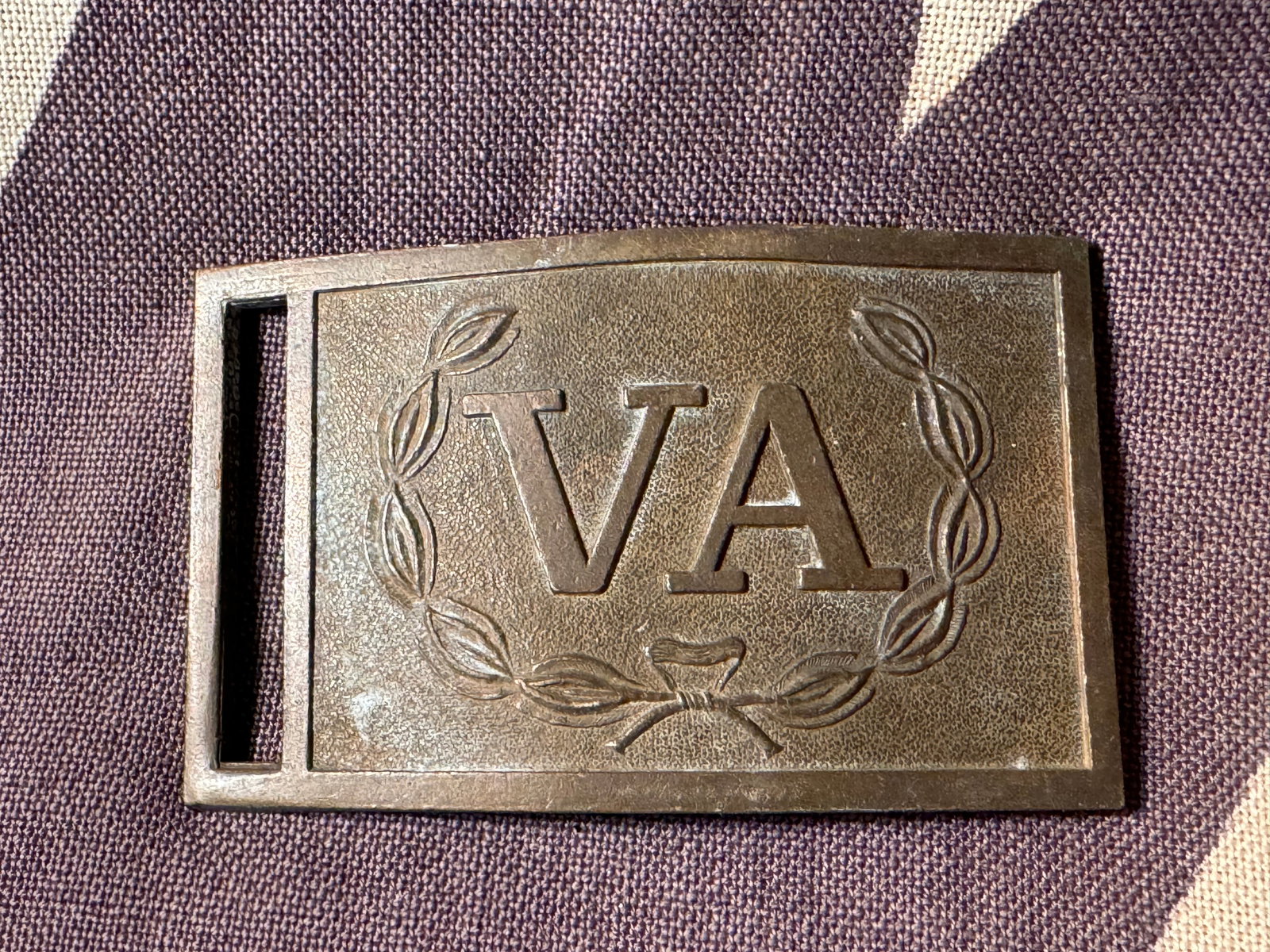 RARE CSA CIVIL WAR CONFEDERATE VIRGINIA BELT BUCKLE BY S.S. COTTRELL AND CO. RICHMOND, VA.: RARE CSA CIVIL WAR CONFEDERATE VIRGINIA BELT BUCKLE BY S.S. COTTRELL AND CO. RICHMOND, VA. A RARE FIND. IT IS IN MINT OVERALL SHAPE AND CONDITION WITH A BEAUTIFUL OVERALL PATINA. HAS A GREAT LOOK TO I