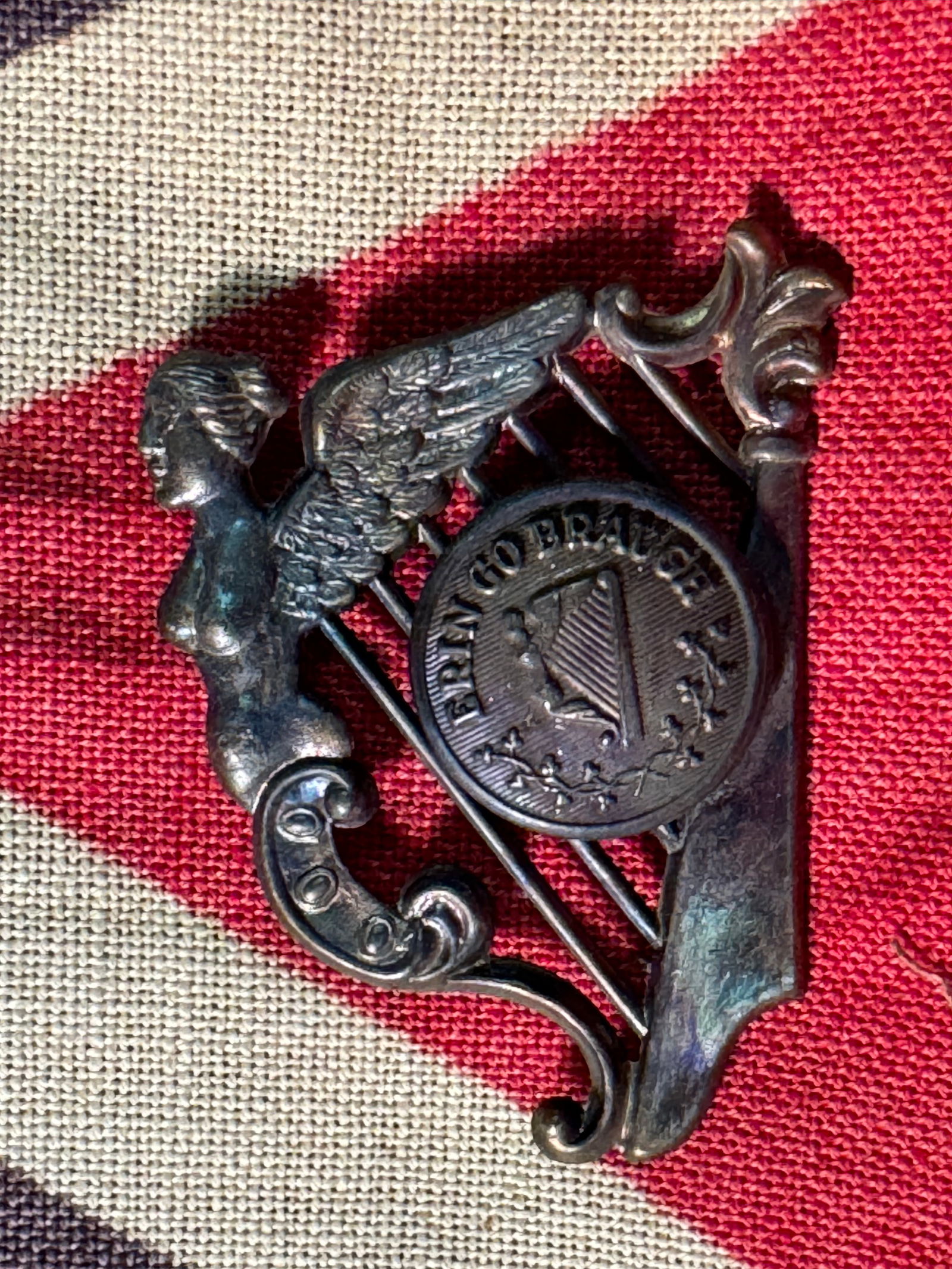 RARE CIVIL WAR U.S. 69TH IRISH BRIGADE HARP PLATE BADGE INSIGNIA: RARE CIVIL WAR U.S. 69TH IRISH BRIGADE HARP PLATE BADGE INSIGNIA. A RARE FIND. IT IS IN MINT OVERALL SHAPE AND CONDITION WITH A BEAUTIFUL OVERALL PATINA. HAS A GREAT LOOK TO IT WITH AN EXCELLENT OVERA