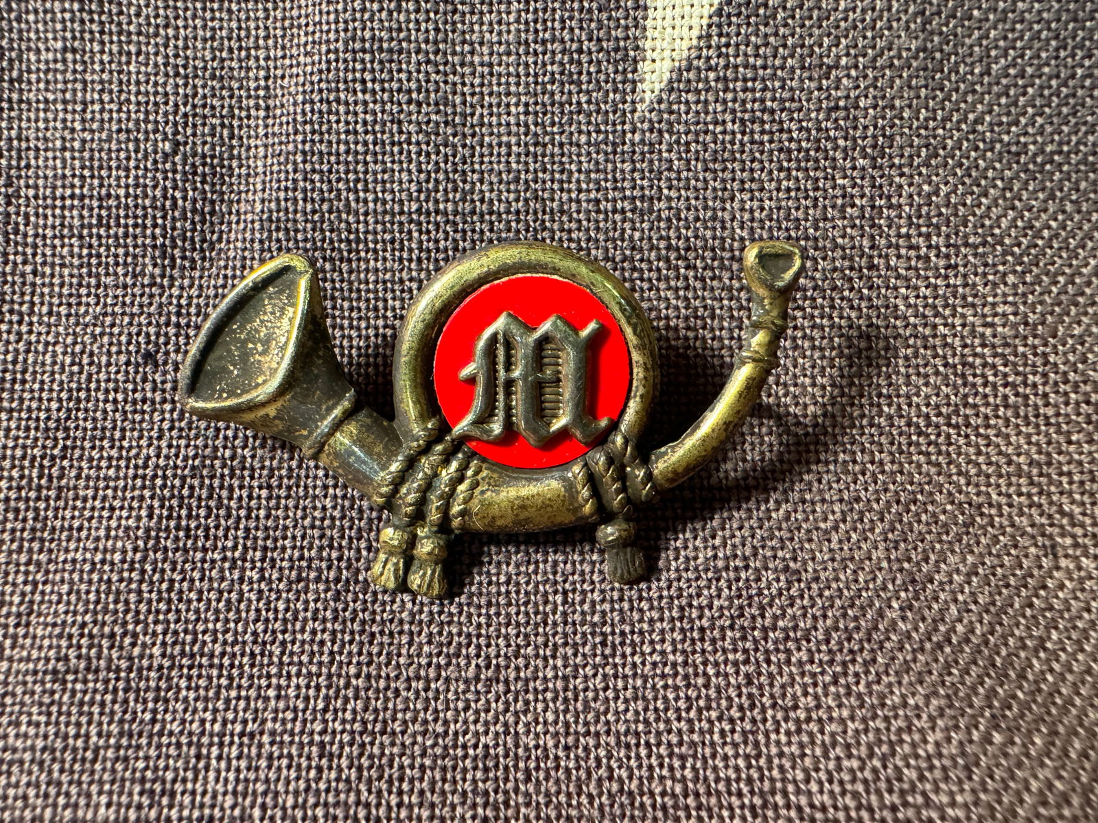 CIVIL WAR USMC M1858 NAVY HAT BADGE INSIGNIA: CIVIL WAR USMC M1858 NAVY HAT BADGE INSIGNIA. IT IS IN MINT OVERALL SHAPE AND CONDITION WITH A BEAUTIFUL OVERALL PATINA. HAS A GREAT LOOK TO IT WITH AN EXCELLENT OVERALL EYE APPEAL. A GREAT FIND AND A