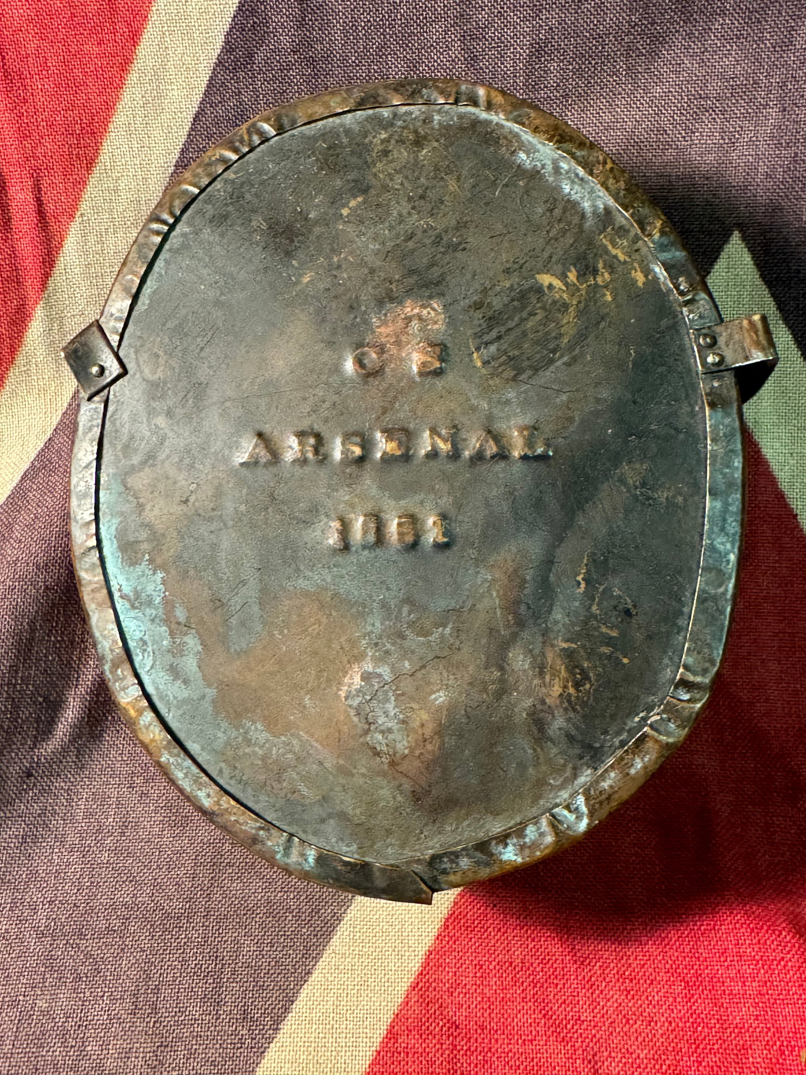 CIVIL WAR CONFEDERATE CSA C.S. ARSENAL 1861 OFFICER CANTEEN: CIVIL WAR CONFEDERATE CSA C.S. ARSENAL 1861 OFFICER CANTEEN. A RARE FIND. IT IS IN MINT OVERALL SHAPE AND CONDITION WITH A BEAUTIFUL OVERALL PATINA. HAS A GREAT LOOK TO IT WITH AN EXCELLENT OVERALL EY