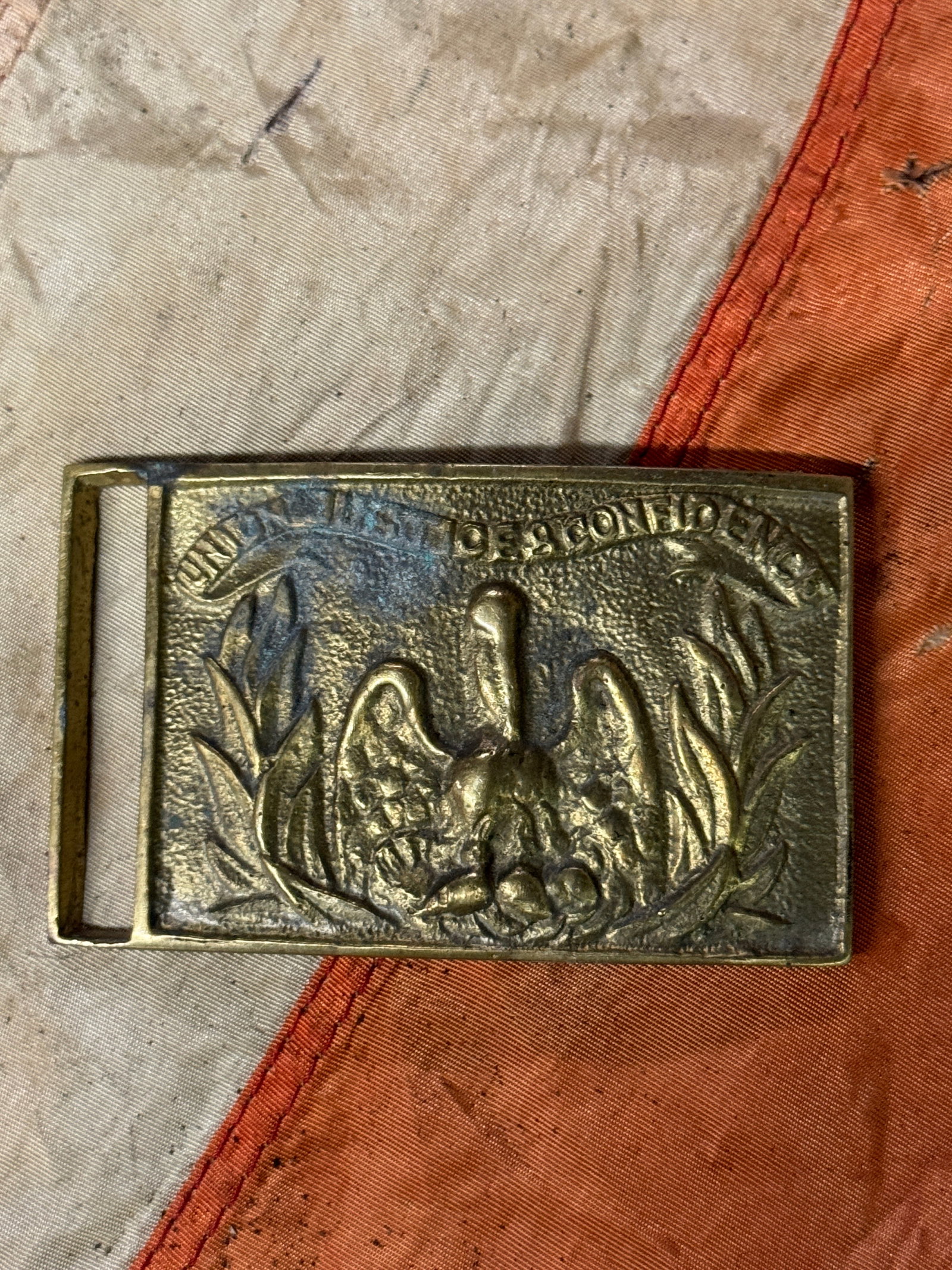 RARE CIVIL WAR CONFEDERATE LOUISIANA PELICAN BELT BUCKLE: RARE CIVIL WAR CONFEDERATE LOUISIANA PELICAN BELT BUCKLE. A VERY RARE FIND. SHOWS GOOD WEAR AND USE WITH A BEAUTIFUL OVERALL PATINA. PLEASE VIEW ALL DETAILED PICTURES. A GREAT FIND AND AN EXCELLENT AD