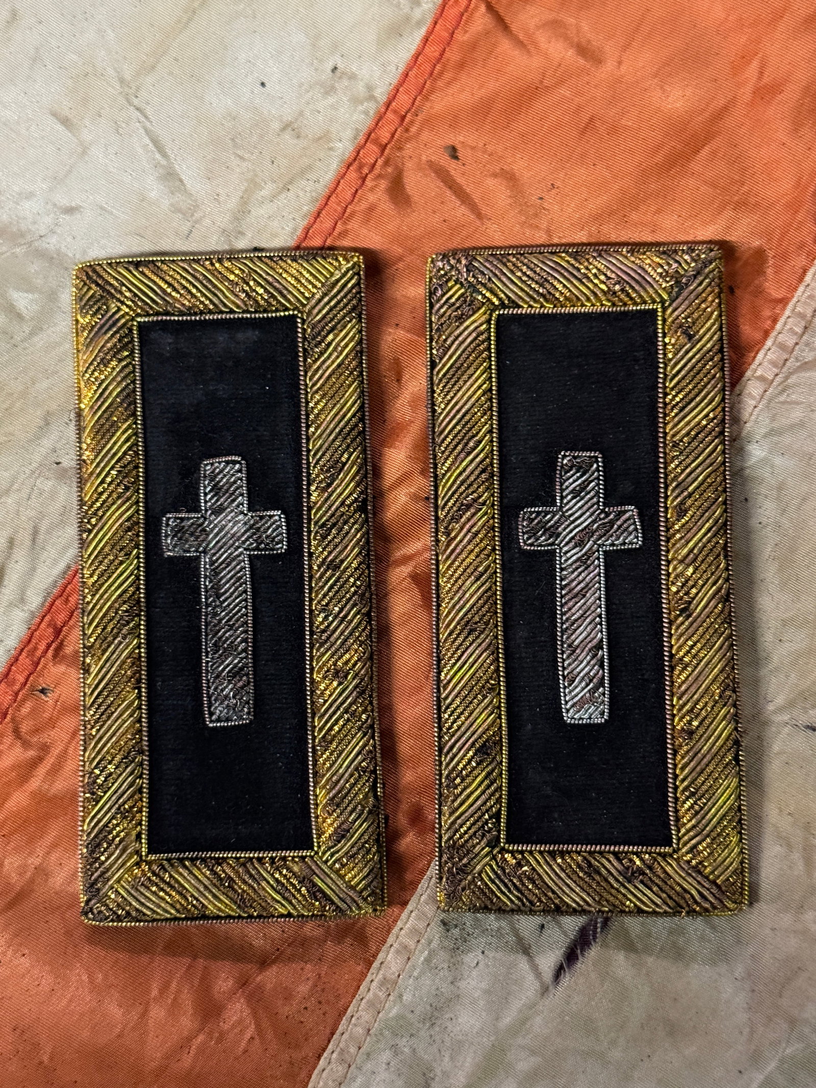 ULTRA RARE CIVIL WAR CHAPLAIN CHURCH OFFICER PAIR OF SHOULDER BOARDS STRAPS: ULTRA RARE CIVIL WAR CHAPLAIN CHURCH OFFICER PAIR OF SHOULDER BOARDS STRAPS. AN ULTRA RARE FIND THAT IS IN MINT OVERALL SHAPE AND CONDITION WITH A BEAUTIFUL OVERALL PATINA. HAS A GREAT LOOK TO IT WITH