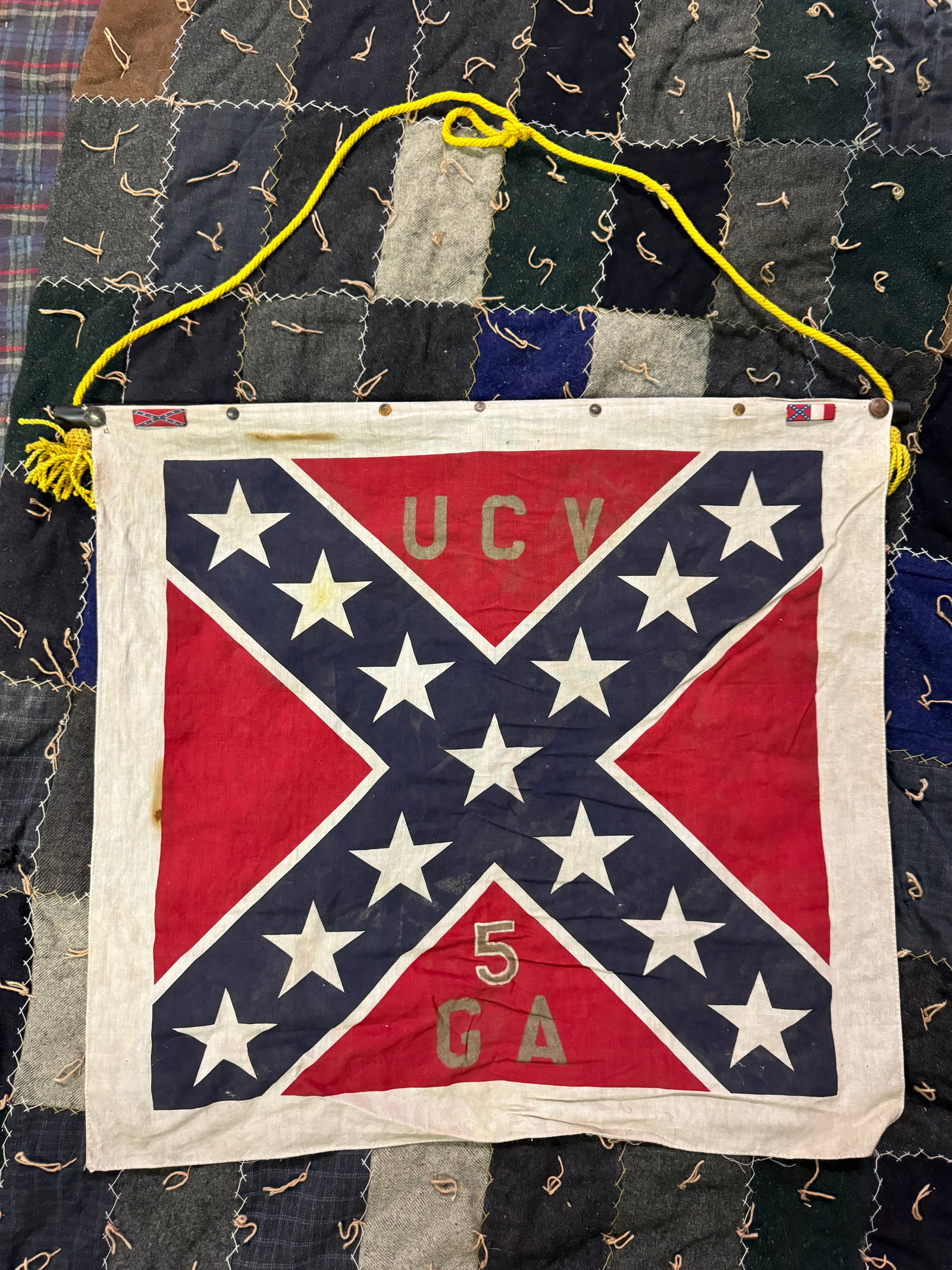 RARE CIVIL WAR CONFEDERATE UCV GEORGIA VETERANS WALL HANGER FLAG: RARE CIVIL WAR CONFEDERATE UCV GEORGIA VETERANS WALL HANGER FLAG. AN ULTRA RARE FIND THAT IS IN MINT OVERALL SHAPE AND CONDITION WITH A BEAUTIFUL OVERALL PATINA. SHOWS GOOD WEAR AND USE. PLEASE VIEW A