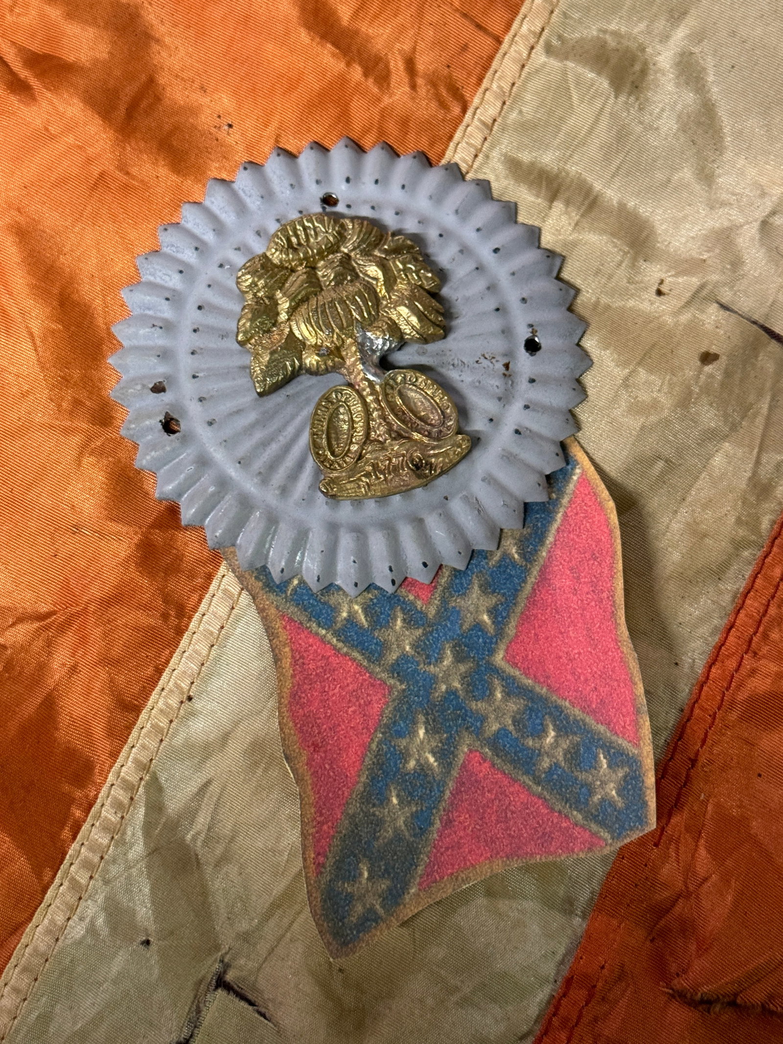 CIVIL WAR CONFEDERATE CSA PALMETTO SOUTH CAROLINA HAT COCKATE WITH FLAG: CIVIL WAR CONFEDERATE CSA PALMETTO SOUTH CAROLINA HAT COCKATE WITH FLAG. A VERY RARE FIND. SHOWS GOOD WEAR AND USE WITH A BEAUTIFUL OVERALL PATINA. PLEASE VIEW ALL DETAILED PICTURES. A GREAT FIND AND 