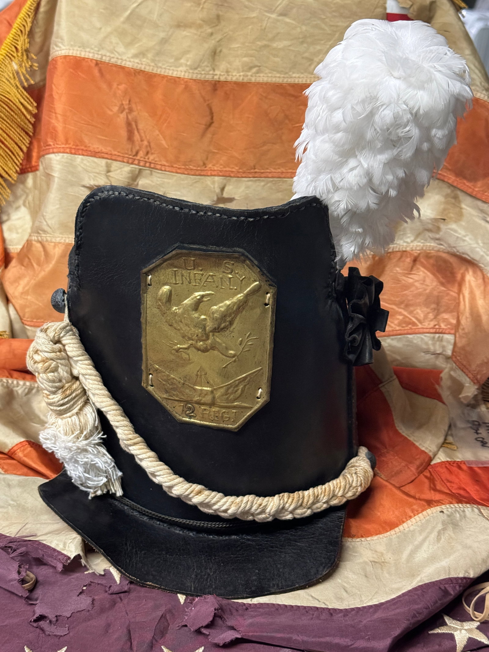 WAR OF 1812 U.S INFANTRY DECORATED SHAKO HAT: WAR OF 1812 U.S INFANTRY DECORATED SHAKO HAT. A VERY RARE FIND. SHOWS GOOD WEAR AND USE WITH A BEAUTIFUL OVERALL PATINA. VERY WELL MADE WITH DETAILED CRAFTSMANSHIP. PLEASE VIEW ALL DETAILED PICTURES.