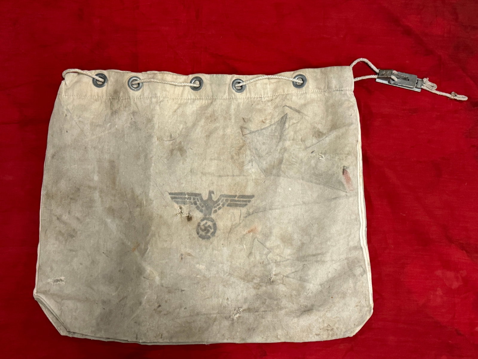 RARE CONSTRUCTED WW2 GERMAN HEER ARMY RATION SACK BAG: RARE CONSTRUCTED WW2 GERMAN HEER ARMY RATION SACK BAG. A RARE CONSTRUCTED BAG. WIDER THAN LONGER AS OTHER EXAMPLES. SHOWS GOOD WEAR AND USE WITH A BEAUTIFUL OVERALL PATINA. PLEASE VIEW ALL DETAILED PI