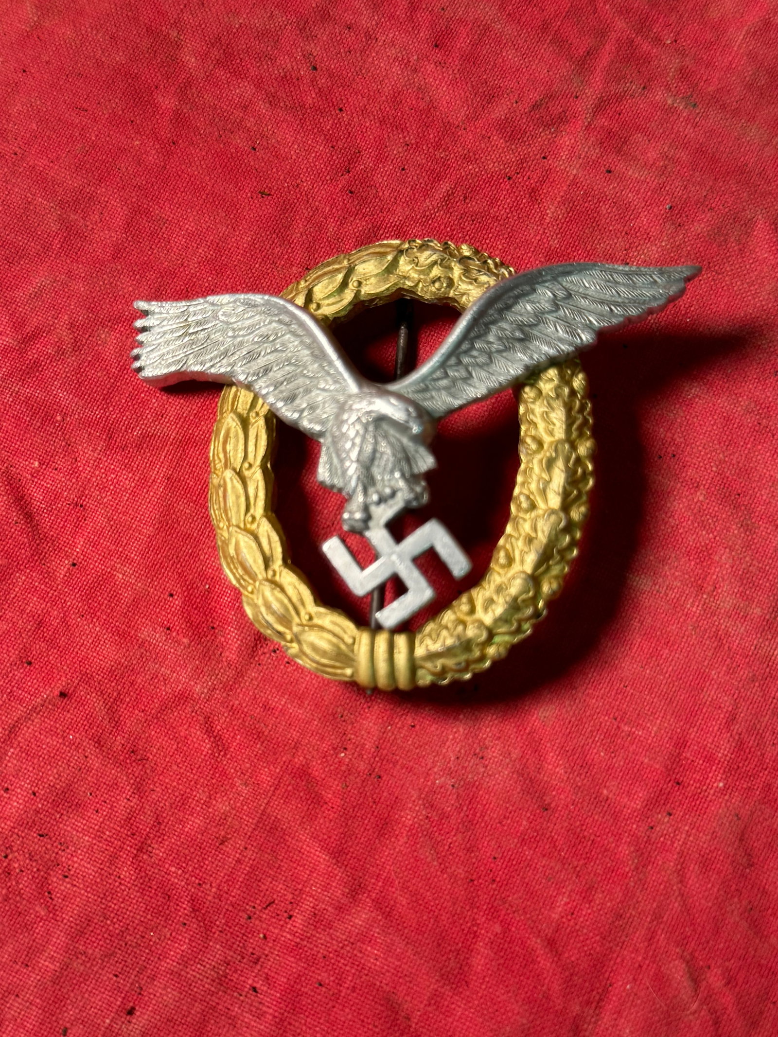 WW2 GERMAN LUFTWAFFE PILOT'S BADGE IN TOMBAK BY B&N L: WW2 GERMAN LUFTWAFFE PILOT'S BADGE IN TOMBAK BY B&N L. A RARE FIND. SHOWS GOOD WEAR AND USE WITH A BEAUTIFUL OVERALL PATINA. PLEASE VIEW ALL DETAILED PICTURES. A VERY RARE ITEM.