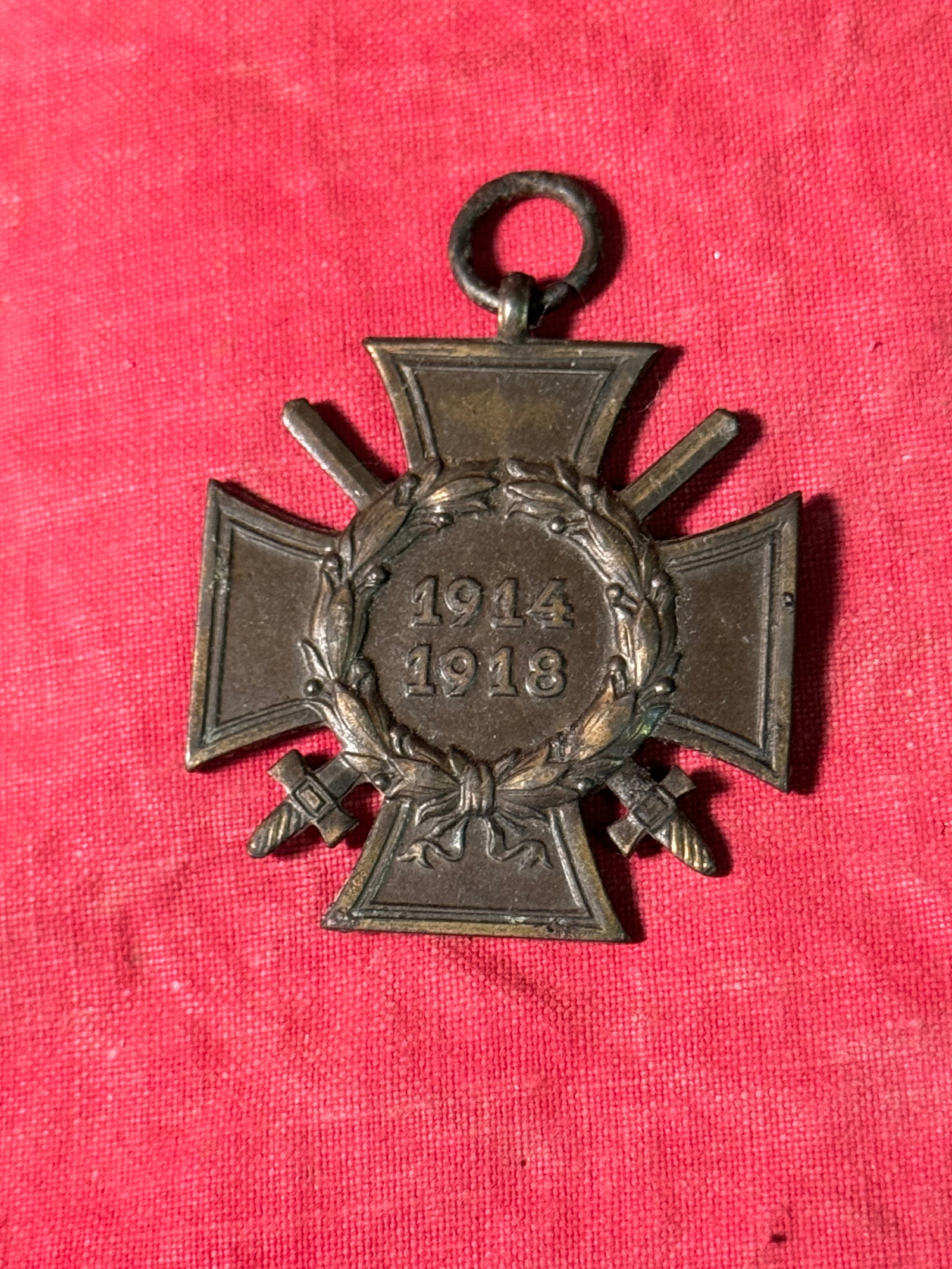 RARE WW1 GERMAN MERIT CROSS WITH SWORDS: RARE WW1 GERMAN MERIT CROSS WITH SWORDS. SHOWS GOOD WEAR AND USE WITH A BEAUTIFUL OVERALL PATINA. PLEASE VIEW ALL DETAILED PICTURES. A WELL MADE ANTIQUE GERMAN ARTIFACT.