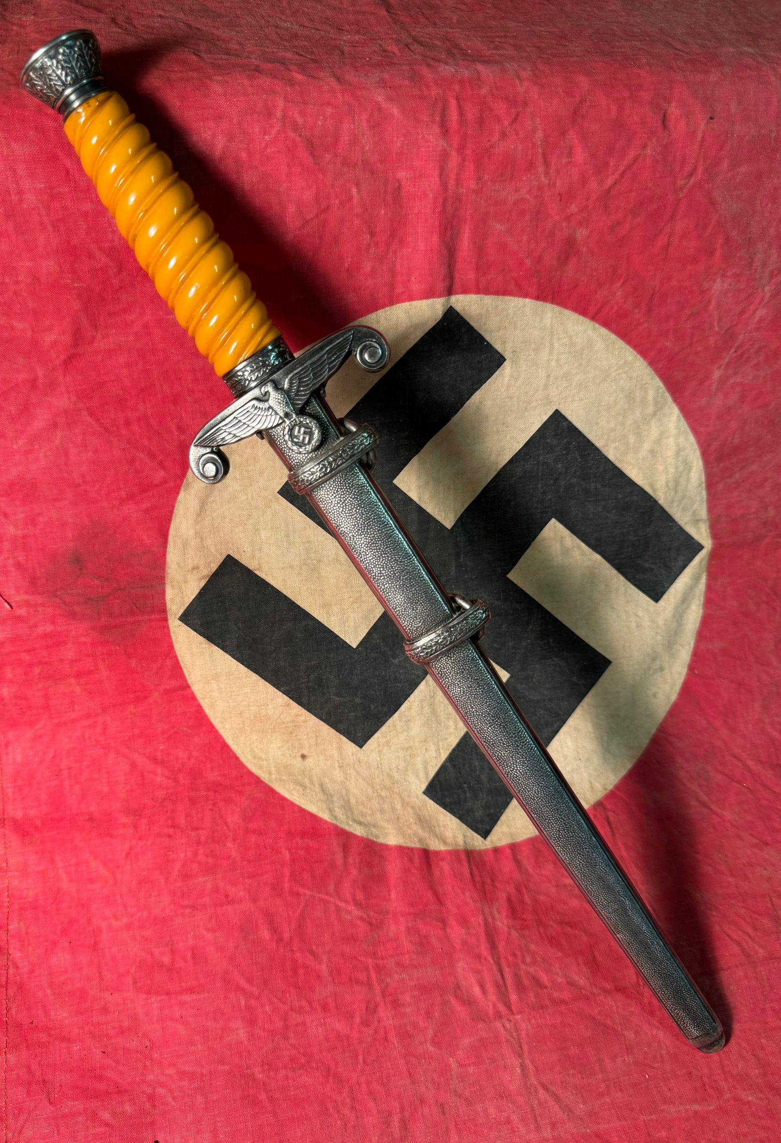 Vet Bring Back German WWII Heer Officers Dagger By Alcoso: German WWII Heer Officers Dagger By Alcoso. A very rare find. Shows good wear and use with a beuatiful overall patina. Comes complete with the original scabbard. Was brought back home by a vet. Marked