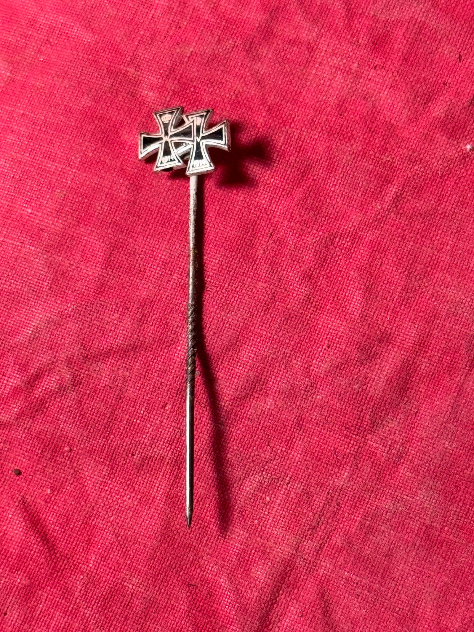 WW1 GERMAN PRUSSIAN DOUBLE IRON CROSS TUNIC STICKPIN: WW1 GERMAN PRUSSIAN DOUBLE IRON CROSS TUNIC STICKPIN. A RARE FIND. SHOWS GOOD WEAR AND USE WITH A BEAUTIFUL OVERALL PATINA. PLEASE VIEW ALL DETAILED PICTURES. A WELL MADE ANTIQUE GERMAN ARTIFACT.