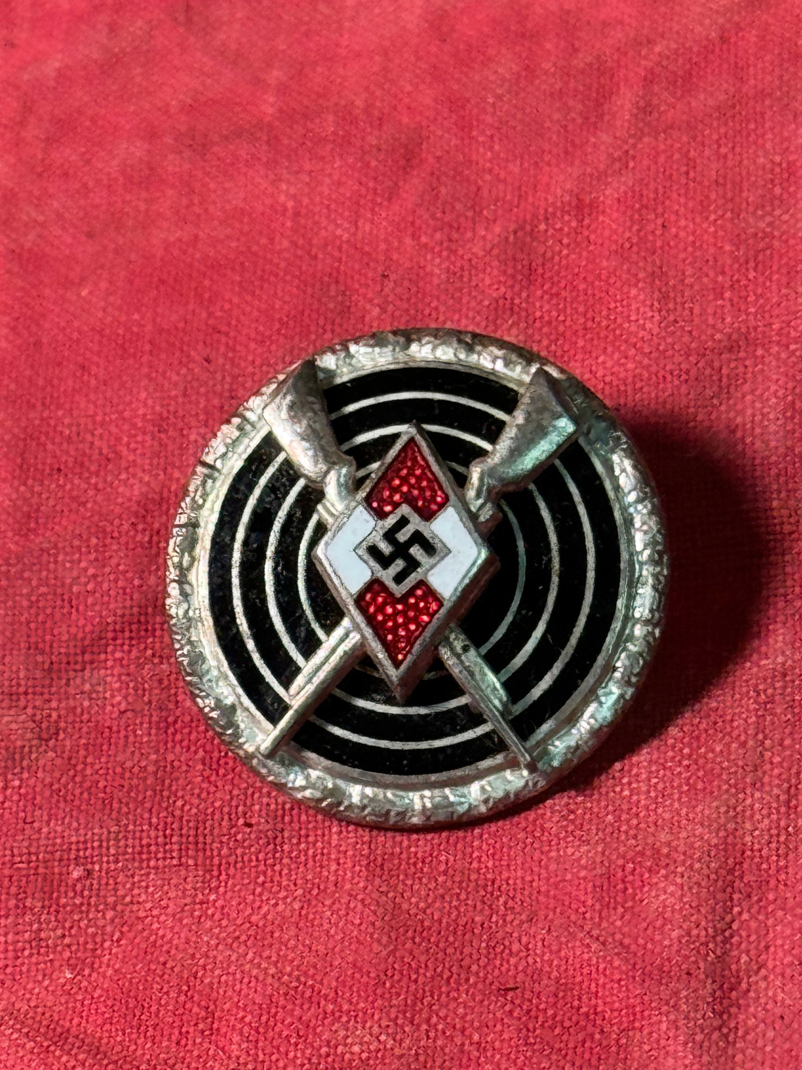 WW2 GERMAN Hitler Youth Senior Marksmanship Badge RZM M1/63: WW2 GERMAN Hitler Youth Senior Marksmanship Badge RZM M1/63. Very good condition, with intact enamel and uncleaned patina.