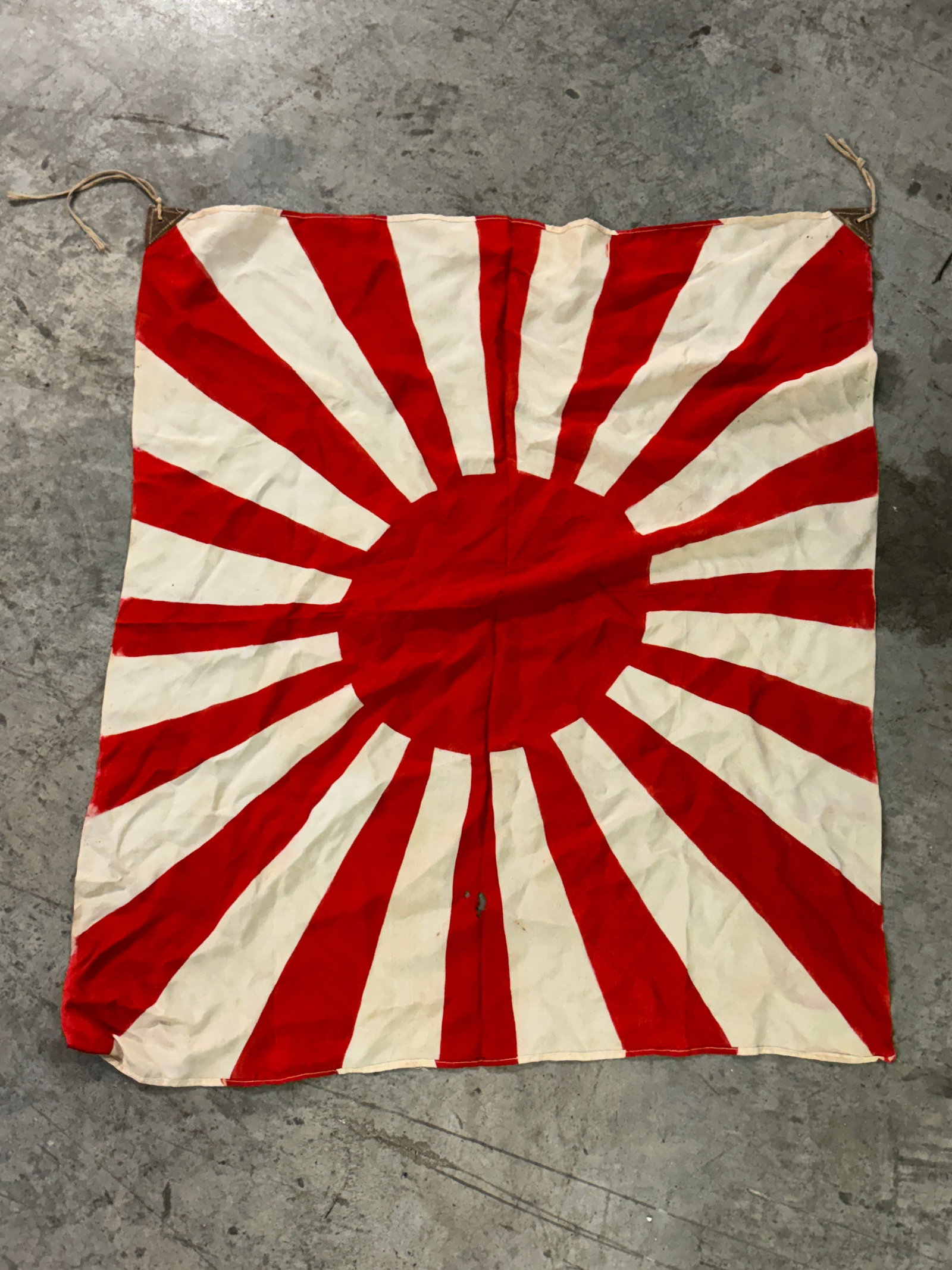 WW2 JAPANESE SILK RISING SUN FLAG: WW2 JAPANESE SILK RISING SUN FLAG. A RARE FIND. SHOWS GOOD WEAR AND USE WITH A BEAUTIFUL OVERALL PATINA. PLEASE VIEW ALL DETAILED PICTURES.