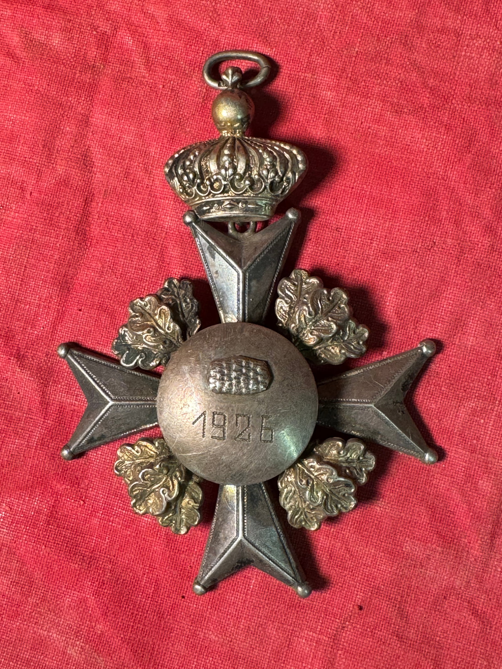 RARE WW1 BELGIUM GERMAN CROSS MEDAL: RARE WW1 BELGIUM GERMAN CROSS MEDAL. A RARE FIND. DATED 1926. SHOWS GOOD WEAR AND USE WITH A BEAUTIFUL OVERALL PATINA. PLEASE VIEW ALL DETAILED PICTURES. A RARE FIND.