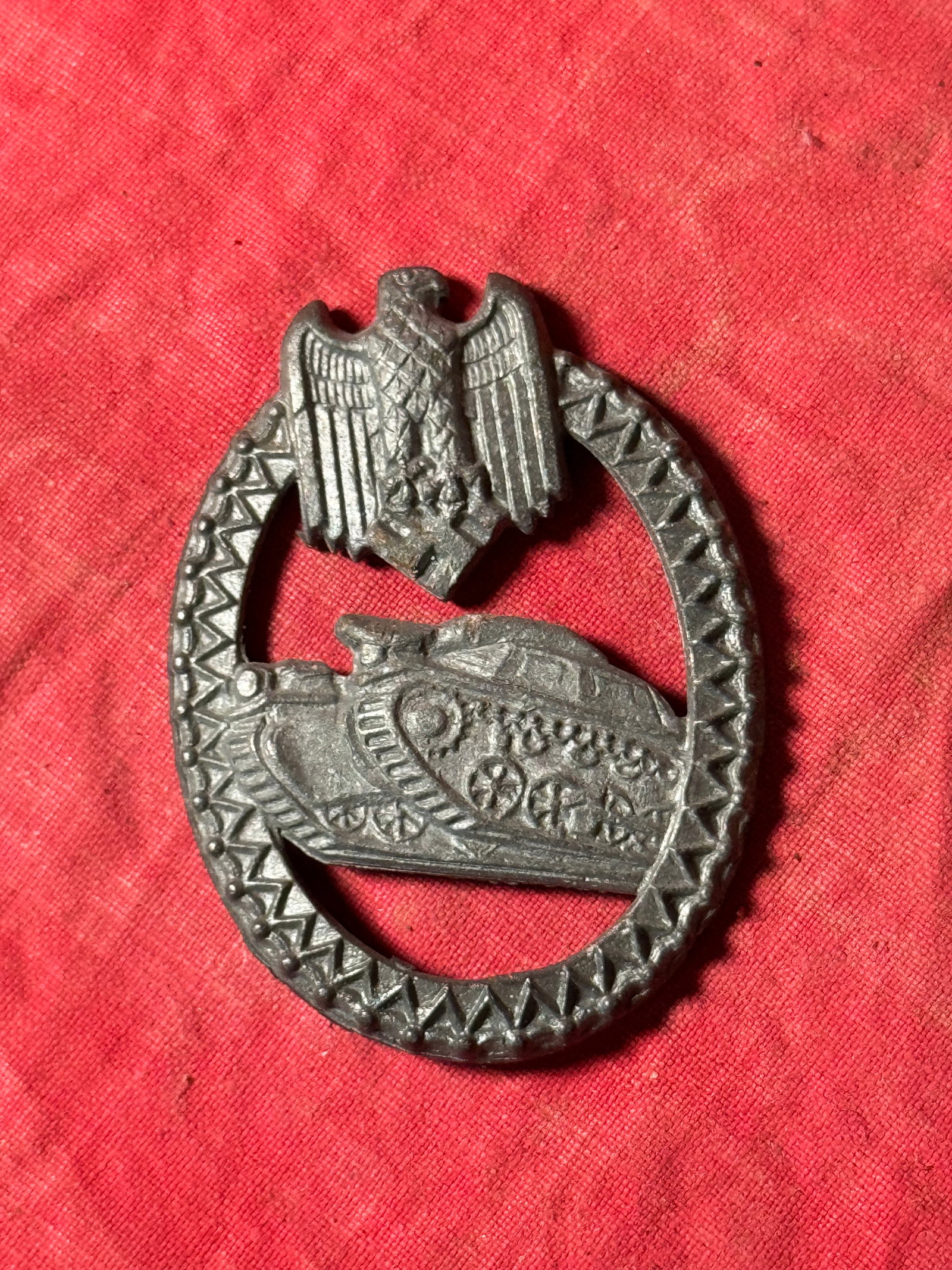 WW2 Third Reich Heer Panzer Schützenschnur Marksmans badge: WW2 Third Reich Heer Panzer Schützenschnur Marksmans badge. No maker marks. Missing the pin hinge on the reverse. Please view all detailed pictures. A rare item.