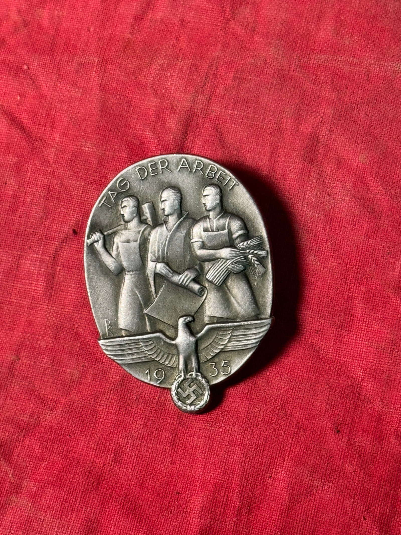 WW2 GERMAN TAG ARBEIT TINNIE 1935 BY CHR. BAUER WELZHEIM: WW2 GERMAN TAG ARBEIT TINNIE 1935 BY CHR. BAUER WELZHEIM. A RARE FIND. PLEASE VIEW ALL DETAILED PICTURES.