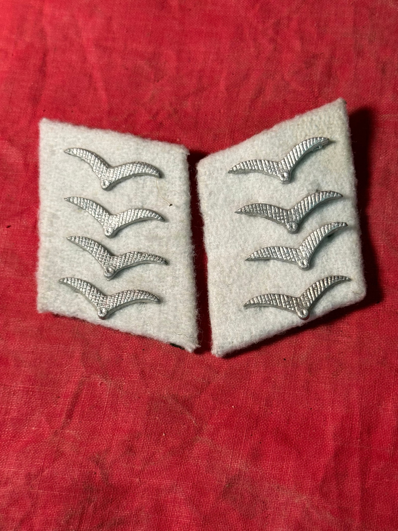 WW2 GERMAN PAIR OF LUFTWAFFE (WH) EM NCO COLLAR TABS BOARDS: WW2 GERMAN PAIR OF LUFTWAFFE (WH) EM NCO COLLAR TABS BOARDS. WH (Luftwaffe) collar-patch-pair (ie. 'Kragenspiegelsatz') is executed in the (typical) white- (ie. 'weisser'-) coloured- and/or smooth- (i