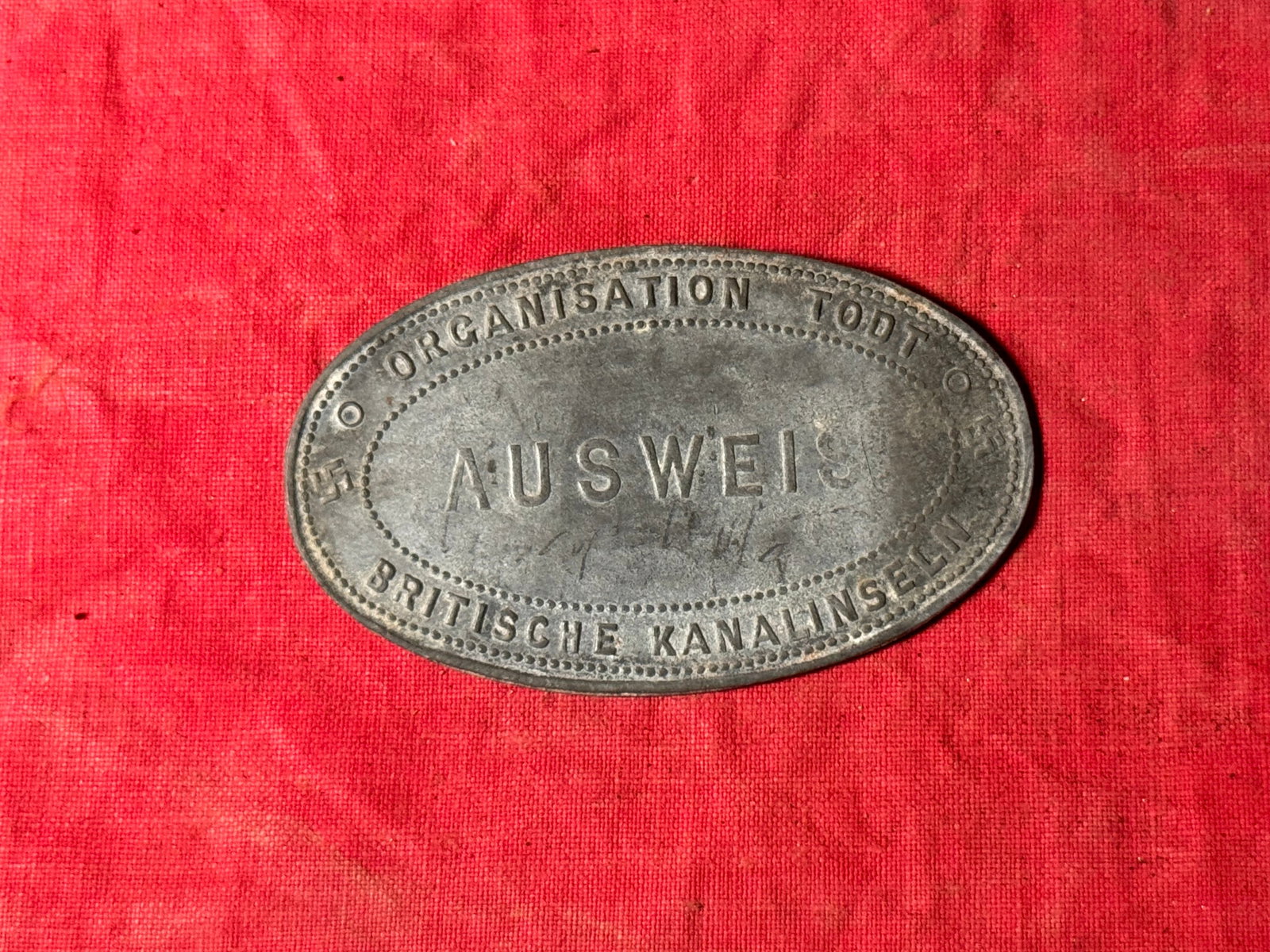 WW2 GERMAN AUSWEIS ORGANISATION TODT TAG: WW2 GERMAN AUSWEIS ORGANISATION TODT TAG. A VERY RARE FIND. SHOWS GOOD WEAR AND USE WITH A BEAUTIFUL OVERALL PATINA. PLEASE VIEW ALL DETAILED PICTURES. A WELL MADE ANTIQUE GERMAN ARTIFACT.