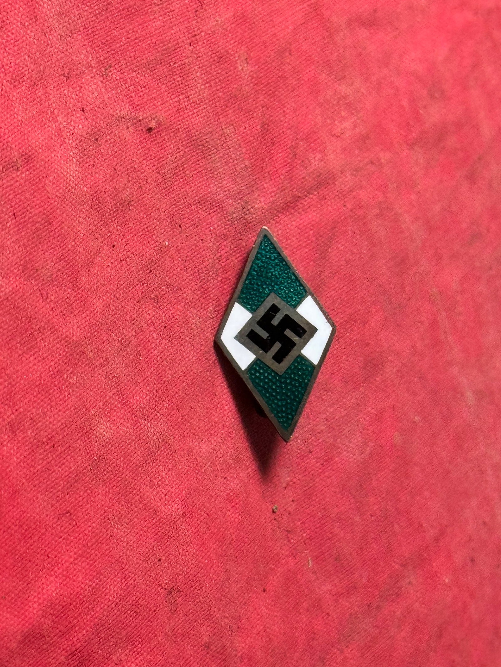 WW2 GERMAN HITLER YOUTH GREEN ENAMELED DIAMOND LAPEL PIN BY GES. GESCH.: WW2 GERMAN HITLER YOUTH GREEN ENAMELED DIAMOND LAPEL PIN BY GES. GESCH. A RARE FIND. SHWOS GOOD WEAR AND USE WITH A BEAUTIFUL OVERALL PATINA. SHOWS GOOD WEAR AND USE WITH A BEUATIFUL OVERALL PATINA. P
