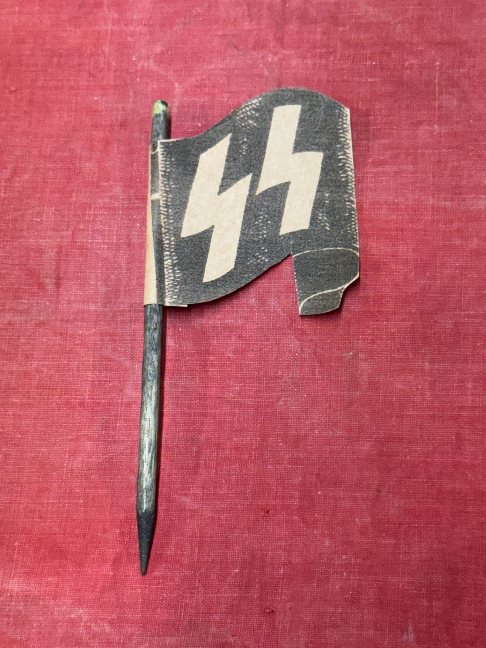 WW2 GERMAN MINIATURE PAPER HAND-FLAG BY RZM M5/43: WW2 GERMAN MINIATURE PAPER HAND-FLAG BY RZM M5/43. A RARE FIND. SHOWS GOOD WEAR AND USE WITH A BEAUTIFUL OVERALL PATINA. PLEASE VIEW ALL DETAILED PICTURES. A SCARCE EXAMPLE.