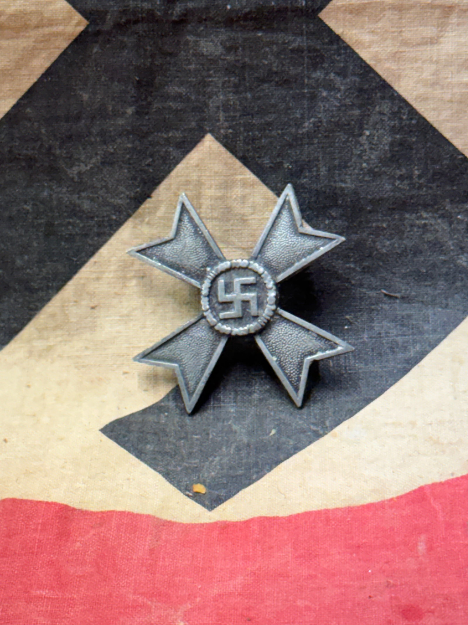 RARE WW2 GERMAN MERIT CROSS IN SILVER WITH MAKER MARKS: RARE WW2 GERMAN MERIT CROSS IN SILVER WITH MAKER MARKS. A RARE EXAMPLE. SHOWS GOOD WEAR AND USE WITH A. BEAUTIFUL OVERALL PATINA. WELL WORN. PLEASE VIEW ALL DETAILED PICTURES.