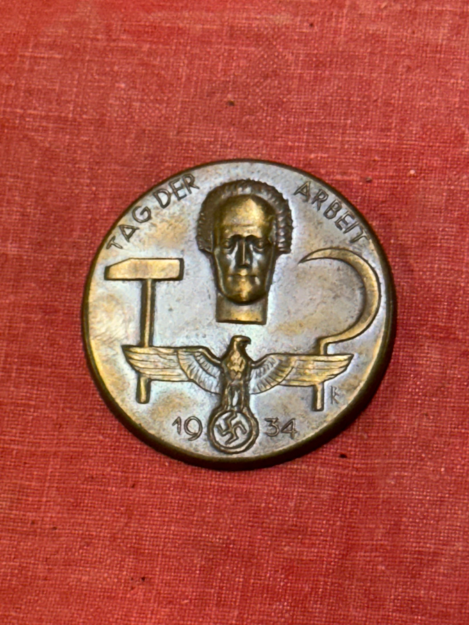 WW2 German Tag Der Arbeit 1934 Tinnie-Reichsverband der Pforzheim: WW2 German Tag Der Arbeit 1934 Tinnie-Reichsverband der Pforzheim.