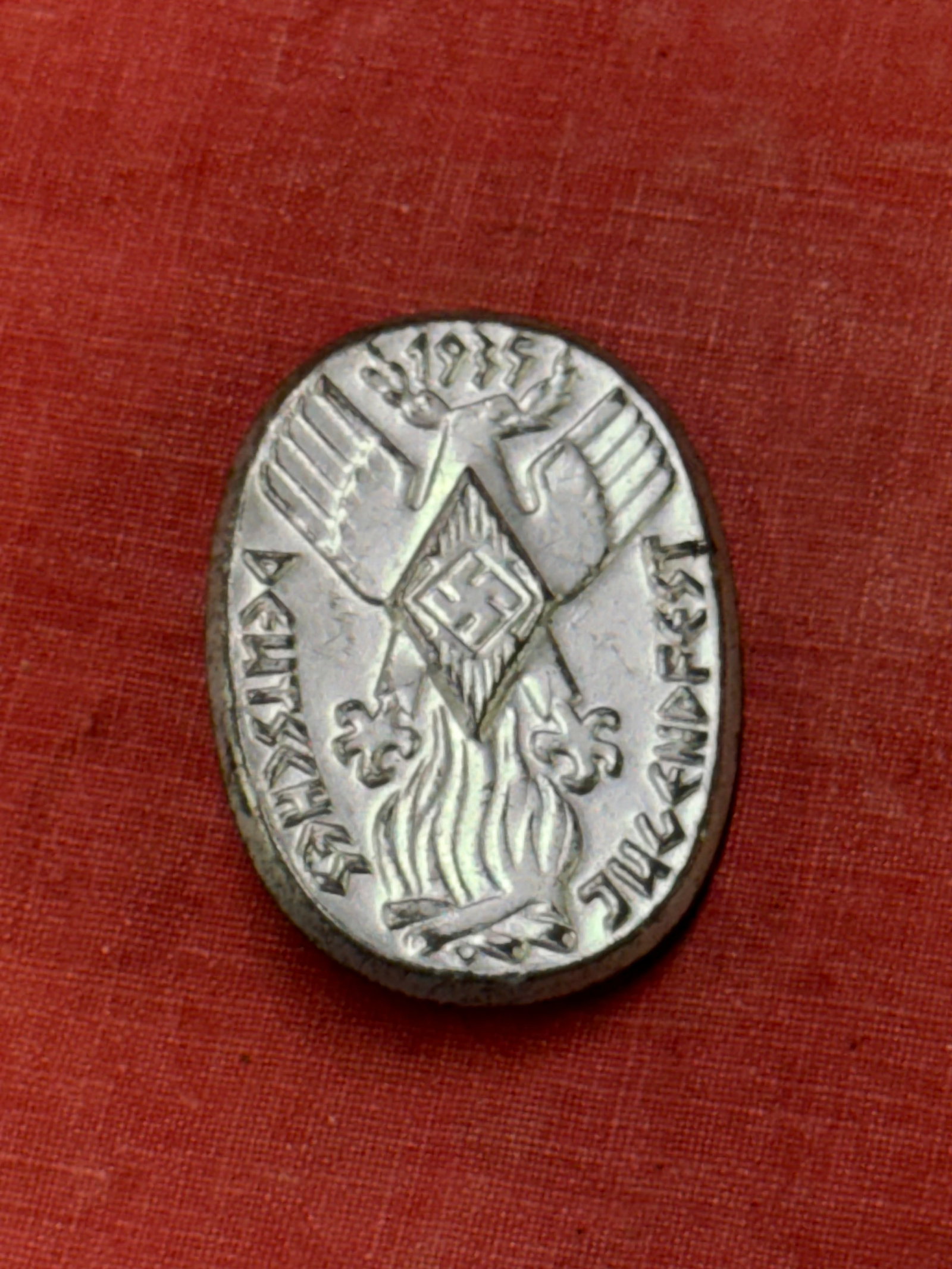 WW2 German 1935 Hitler Youth Tinnie: WW2 German 1935 Hitler Youth Tinnie. A scarce example. Shows good wear and use with a beautiful overall patina. Please view all detailed pictures.