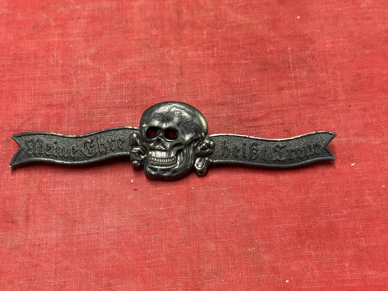 RARE WW2 GERMAN SS OFFICER EVENING DRESS BREAST INSIGNIA BY RZM M1/34: RARE WW2 GERMAN SS OFFICER EVENING DRESS BREAST INSIGNIA BY RZM M1/34. A RARE EXAMPLE. SHOWS GOOD WEAR AND USE WITH A BEAUTIFUL OVERALL PATINA. PLEASE VIVEW ALL DETAILED PICTURES. A WELL MADE ANTIQUE 