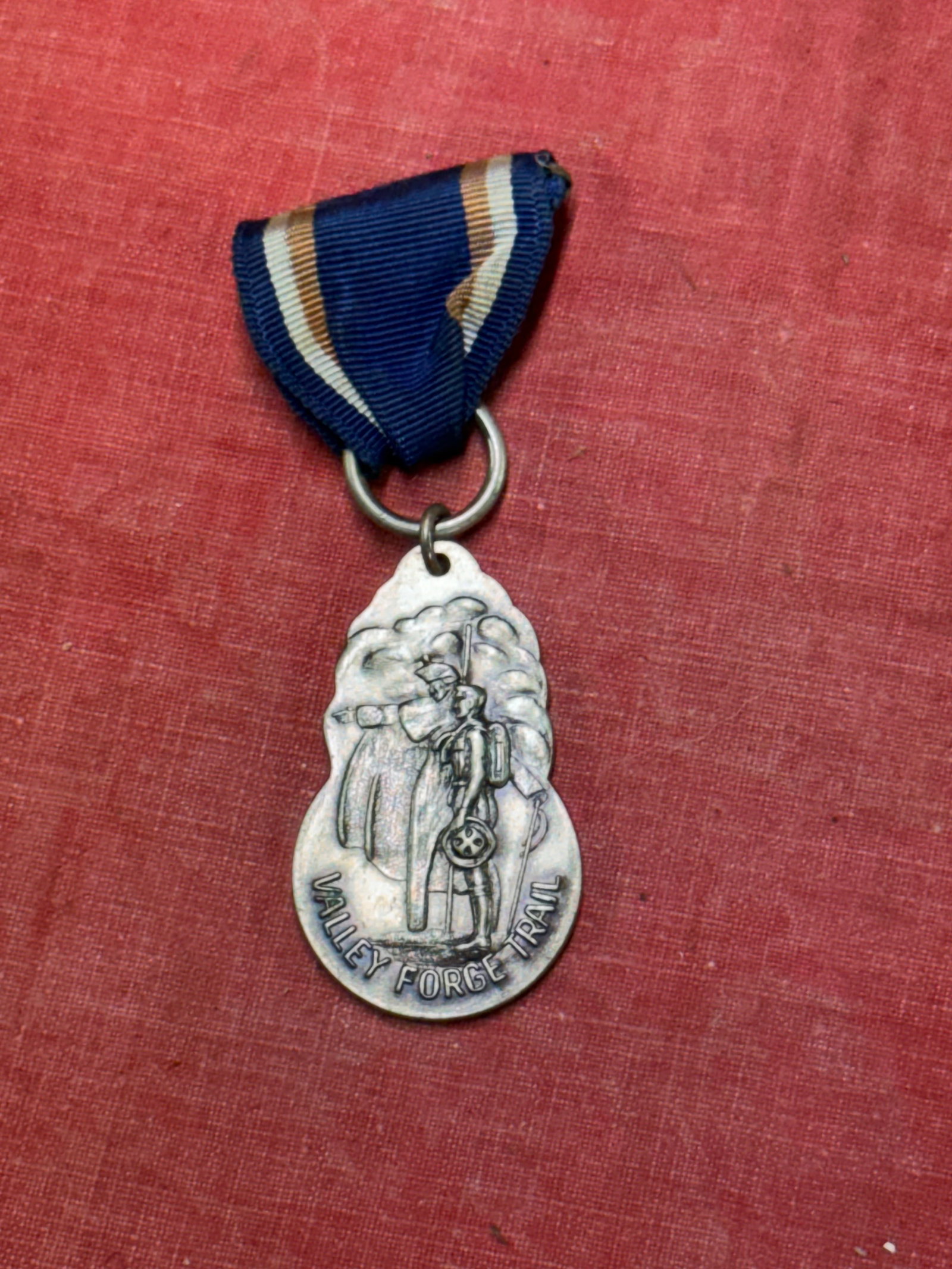 WW1 US VALLEY FORGE, PENNSYLVANIA TRAIL MEDAL WITH RIBBON: WW1 US VALLEY FORGE, PENNSYLVANIA TRAIL MEDAL WITH RIBBON