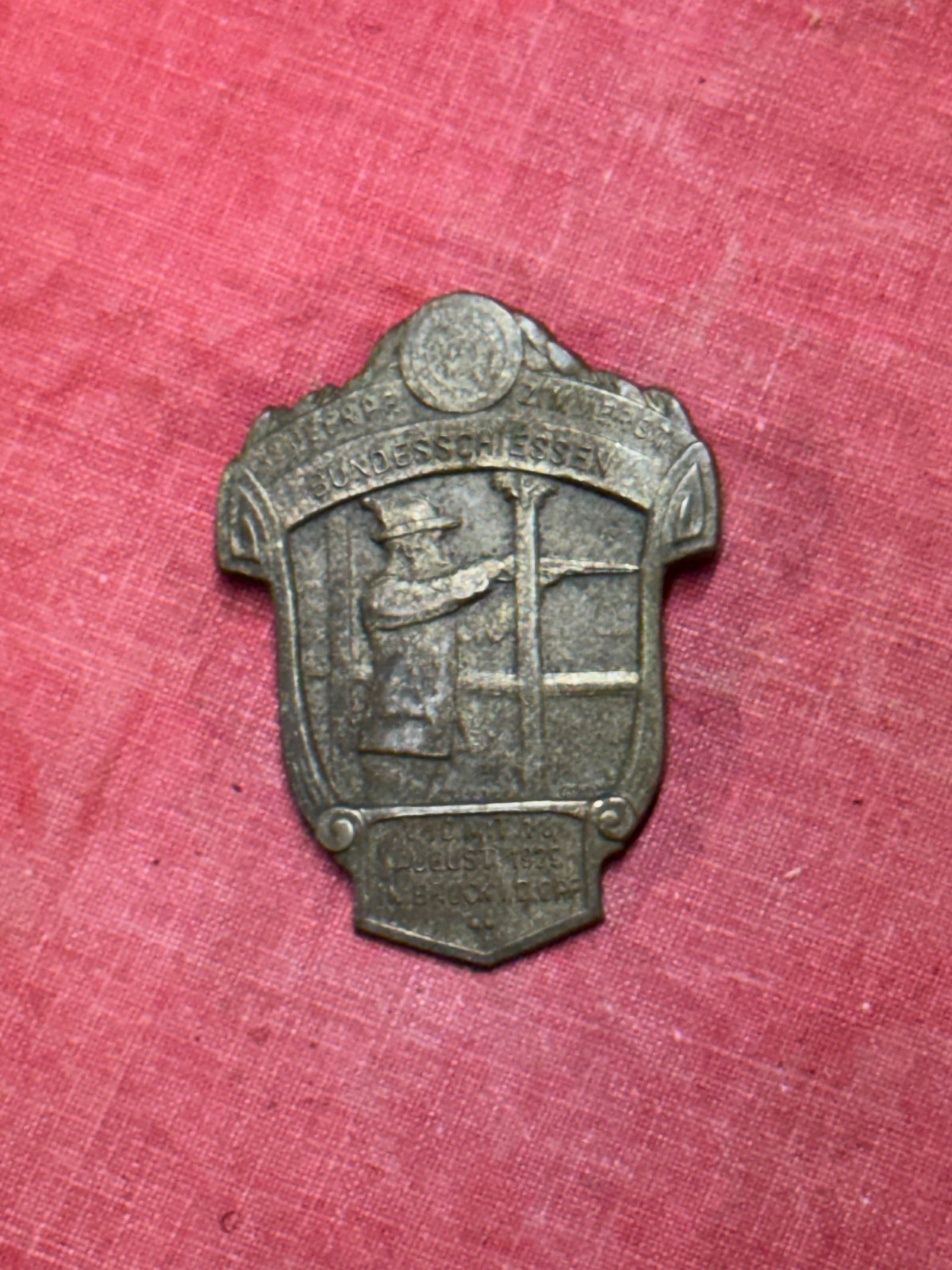 WW2 GERMAN HUNTING ASSOCIATION TINNIE BADGE: WW2 GERMAN HUNTING ASSOCIATION TINNIE BADGE