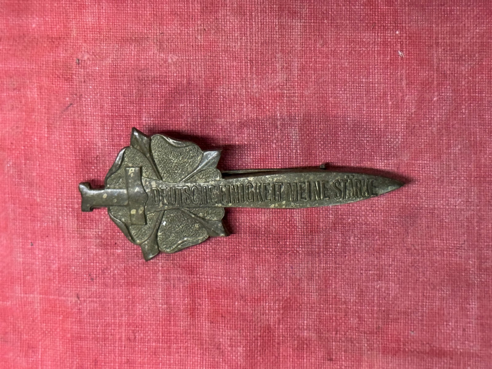 WW2 GERMAN DEUTSCHE EINIGKEIT MEINE STARKE PIN - MAKER MARKED: WW2 GERMAN DEUTSCHE EINIGKEIT MEINE STARKE PIN - MAKER MARKED. A SCARCE EXAMPLE. SHOWS GOOD WEAR AND USE WITH A BEAUTIFUL OVERALL PATINA. SHOWS GOOD WEAR AND USE. PLEASE VIEW ALL DETAILED PICTURES.