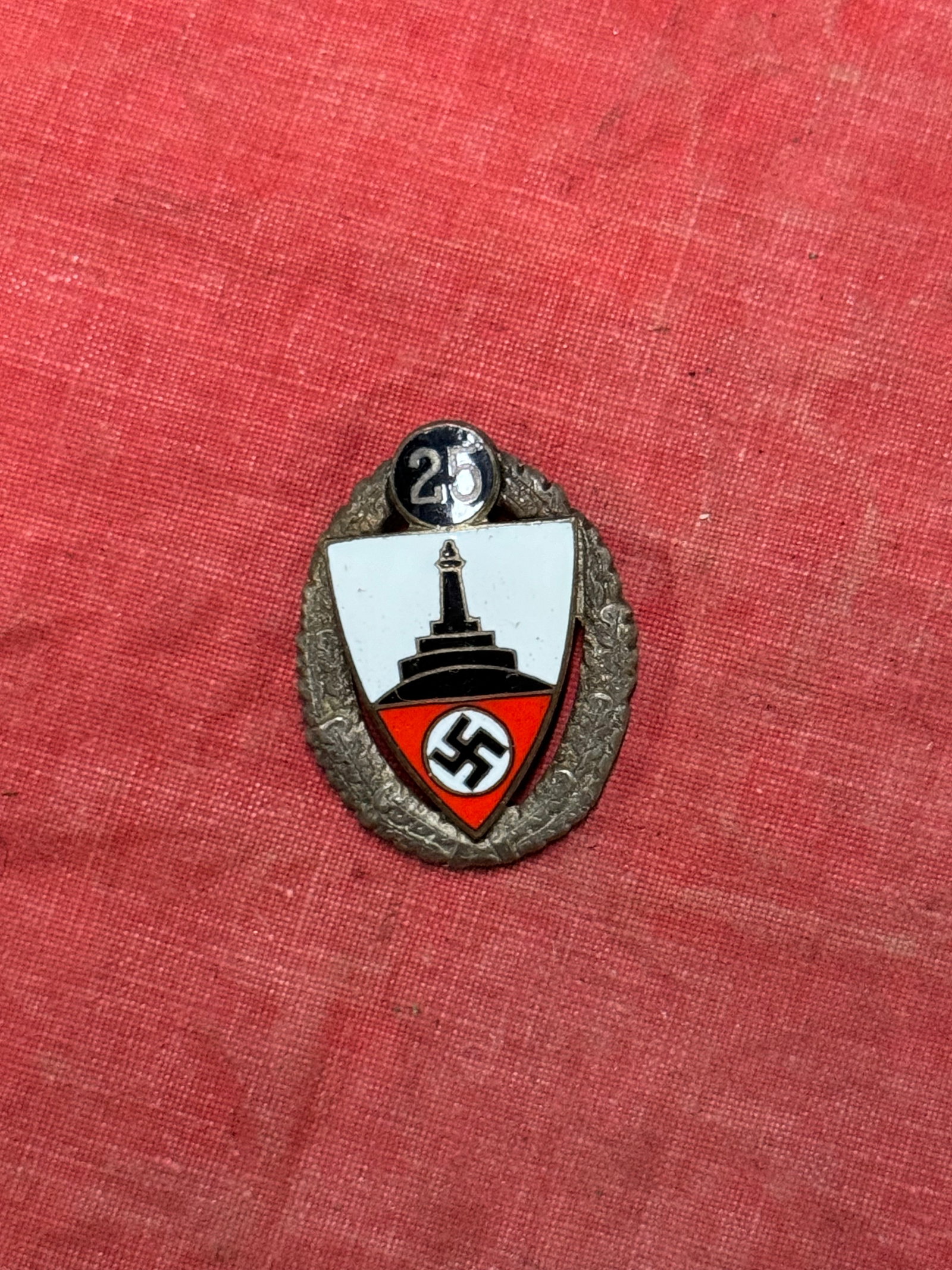 WW2 German Kyffhäuserbund 25 year veteran pin By Ges. Gesch.: WW2 German Kyffhäuserbund 25 year veteran pin By Ges. Gesch. These seem to be harder to find then the NSKOV counterpart. This one has some oxidation on the front.