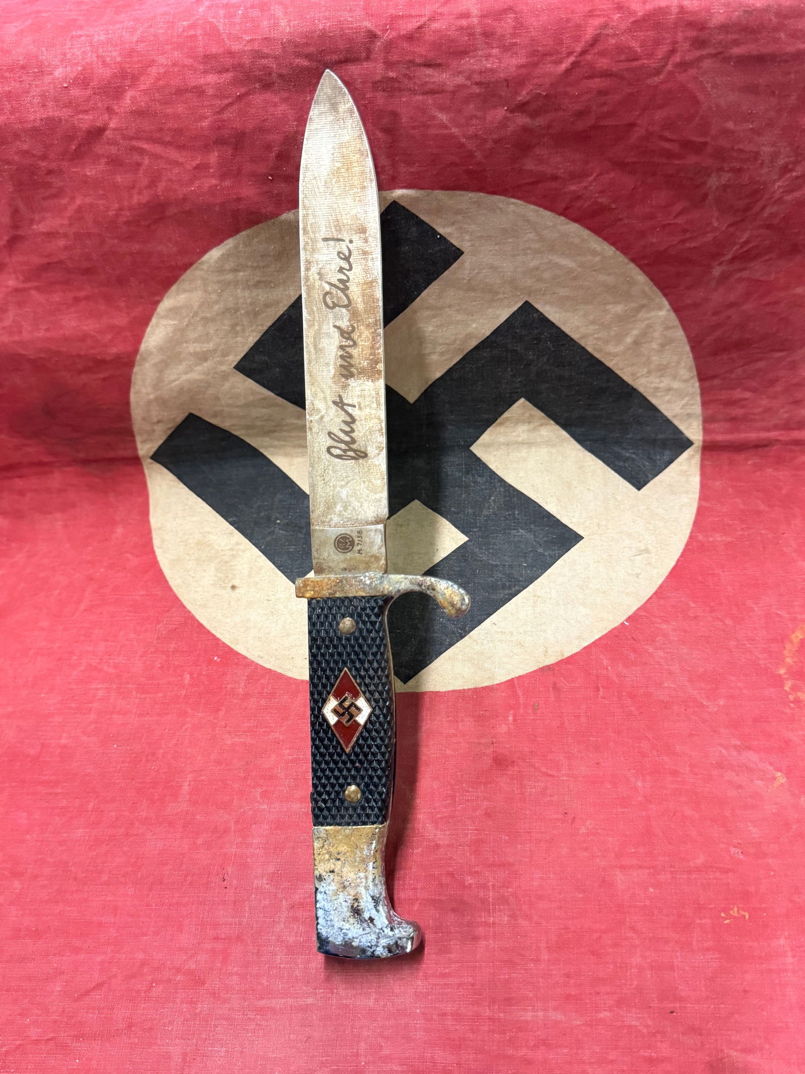 WW2 GERMAN HITLER YOUTH DAGGER ENGRAVED BLADE "BLUT UND EHRE!" BY RZM M7/38: WW2 GERMAN HITLER YOUTH DAGGER ENGRAVED BLADE "BLUT UND EHRE!" BY RZM M7/38. A RARE EXAMPLE. SHOWS GOOD WEAR AND USE WITH A BEAUTIFUL OVERALL PATINA. VERY WELL USED.