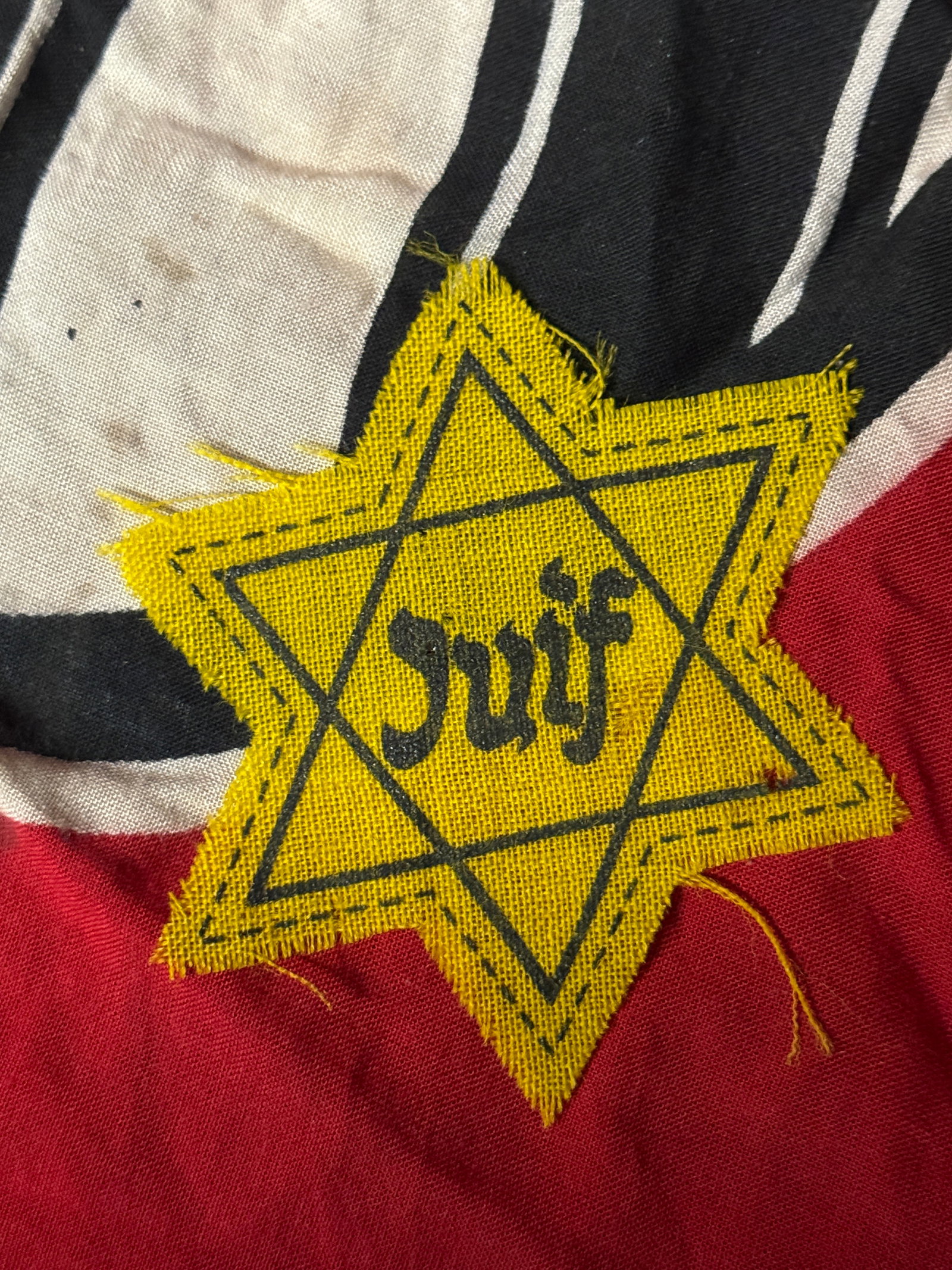 WW2 GERMAN JUIF JEWISH STAR OF DAVID CLOTH BADGE INSIGNIA: WW2 GERMAN JUIF JEWISH STAR OF DAVID CLOTH BADGE INSIGNIA. A RARE EXAMPLE. SHOWS GOOD WEAR AND USE WITH A BEAUTIFUL OVERALL PATINA. PLEASE VIEW ALL DETAILED PICTURES. A VERY RARE FIND.