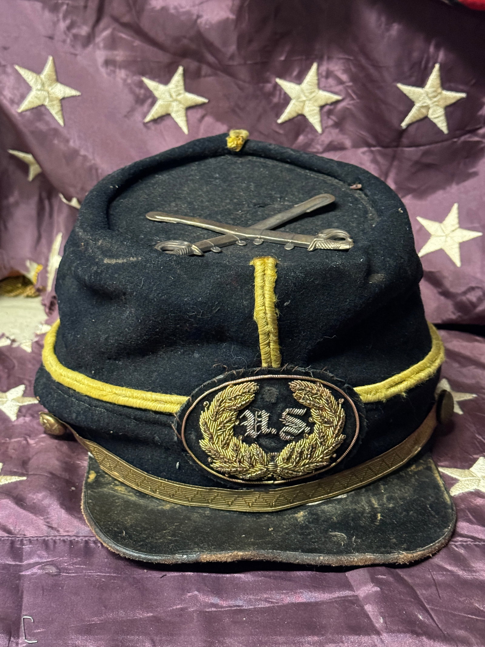 CIVIL WAR UNION U.S. CAVALRY OFFICER KEPI HAT CAP MARKED GETTYSBURG 1863: CIVIL WAR UNION U.S. CAVALRY OFFICER KEPI HAT CAP MARKED GETTYSBURG 1863. AN ULTRA RARE FIND. SHOWS GOOD WEAR AND USE WITH A BEAUTIFUL OVERALL PATINA. HAS A GREAT LOOK TO IT WITH AN EXCELLENT OVERALL 