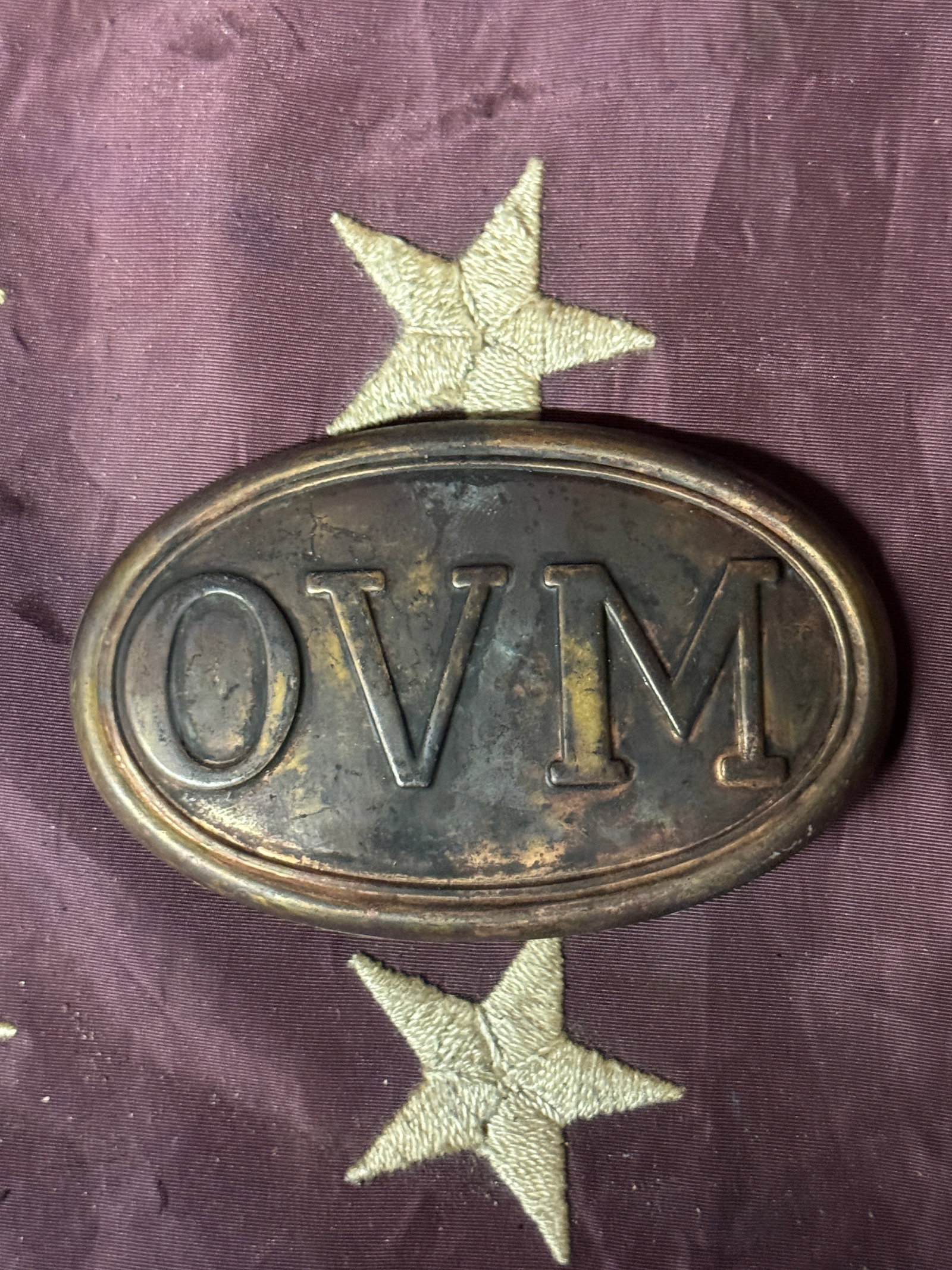CIVIL WAR "OVM" OHIO VOLUNTEERS MILITIA BELT BUCKLE: CIVIL WAR "OVM" OHIO VOLUNTEERS MILITIA BELT BUCKLE. SHOWS GOOD WEAR AND USE WITH A BEAUTIFUL OVERALL PATINA. HAS A GREAT LOOK TO IT WITH AN EXCELLENT OVERALL EYE APPEAL. A RARE FIND AND AN EXCELLENT 