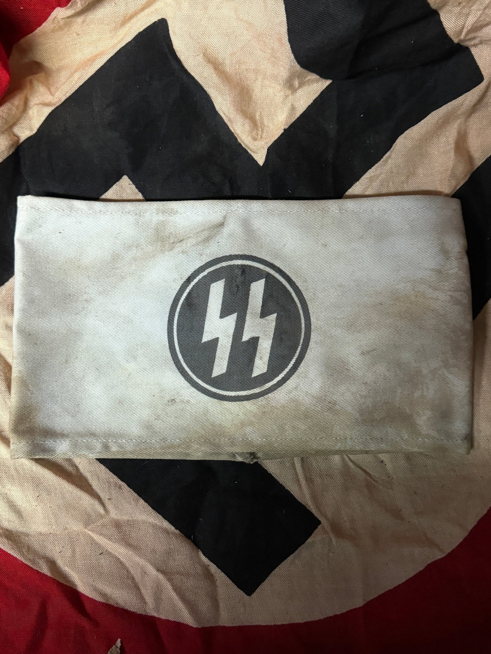 WW2 GERMAN WAFFEN SS OFFICER ARMBAND WITH RZM PAPER TAG: WW2 GERMAN WAFFEN SS OFFICER ARMBAND WITH RZM PAPER TAG. A VERY RARE FIND. SHOWS GOOD WEAR AND USE WITH A BEAUTIFUL OVERALL PATINA. APPEARS TO BE WELL USED - PLEASE VIEW ALL DETAILED PICTURES. A WELL 