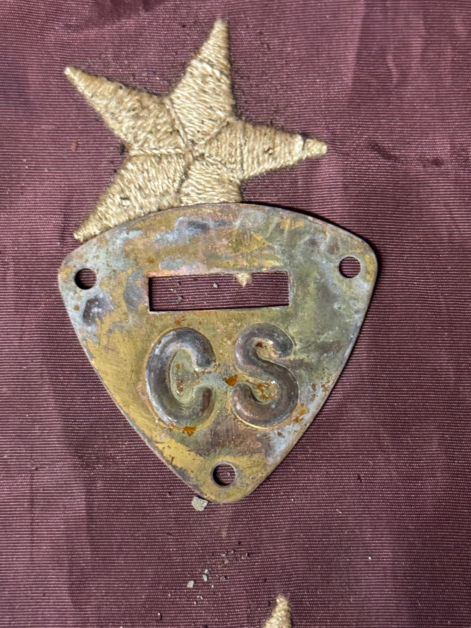 RARE CIVIL WAR CONFEDERATE C.S. HORSE SADDLE SHIELD: RARE CIVIL WAR CONFEDERATE C.S. HORSE SADDLE SHIELD. A RARE FIND. SHOWS GOOD WEAR AND USE WITH A BEAUTIFUL OVERALL PATINA. HAS A GREAT LOOK TO IT WITH AN EXCELLENT OVERALL EYE APPEAL. PLEASE VIEW ALL 
