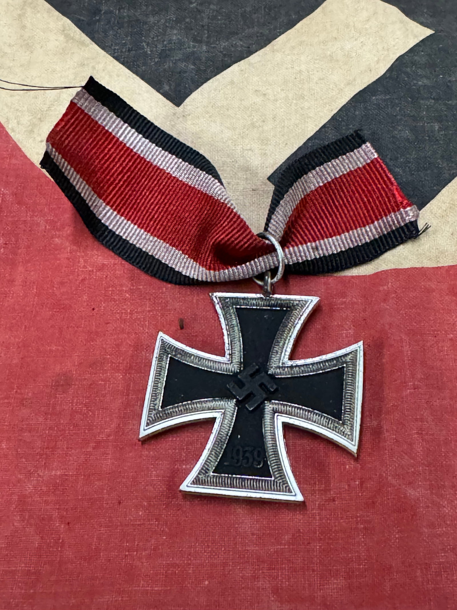 RARE WW2 GERMAN IRON CROSS KNIGHTS CROSS WITH RIBBON: RARE WW2 GERMAN IRON CROSS KNIGHTS CROSS WITH RIBBON. A VERY RARE FIND. SHOWS GOOD WEAR AND USE WITH A BEAUTIFUL OVERALL PATINA. PLEASE VIEW ALL DETAILED PICTURES. A WELL MADE ANTIQUE GERMAN ARTIFACT.