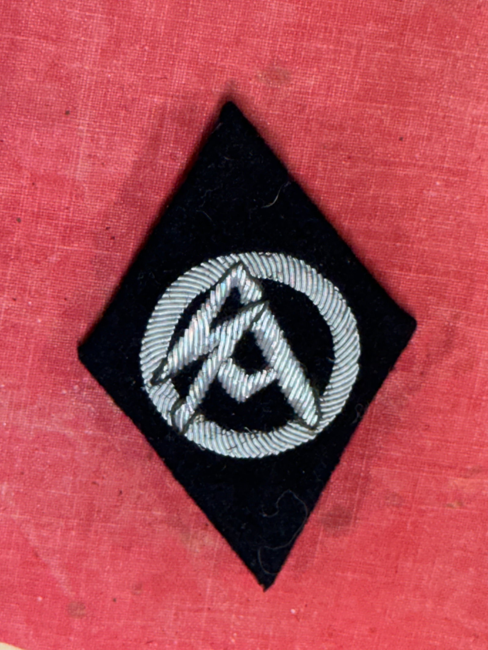WW2 German SS - SA Sleeve Diamond (SS-SA Rauten).: WW2 German SS - SA Sleeve Diamond (SS-SA Rauten). A VERY RARE FIND. SHOWS GOOD WEAR AND USE WITH A BEAUTIFUL OVERALL PATINA. PLEASE VIEW ALL DETAILED PICTURES. A WELL MADE ANTIQUE GERMAN ARTIFACT.