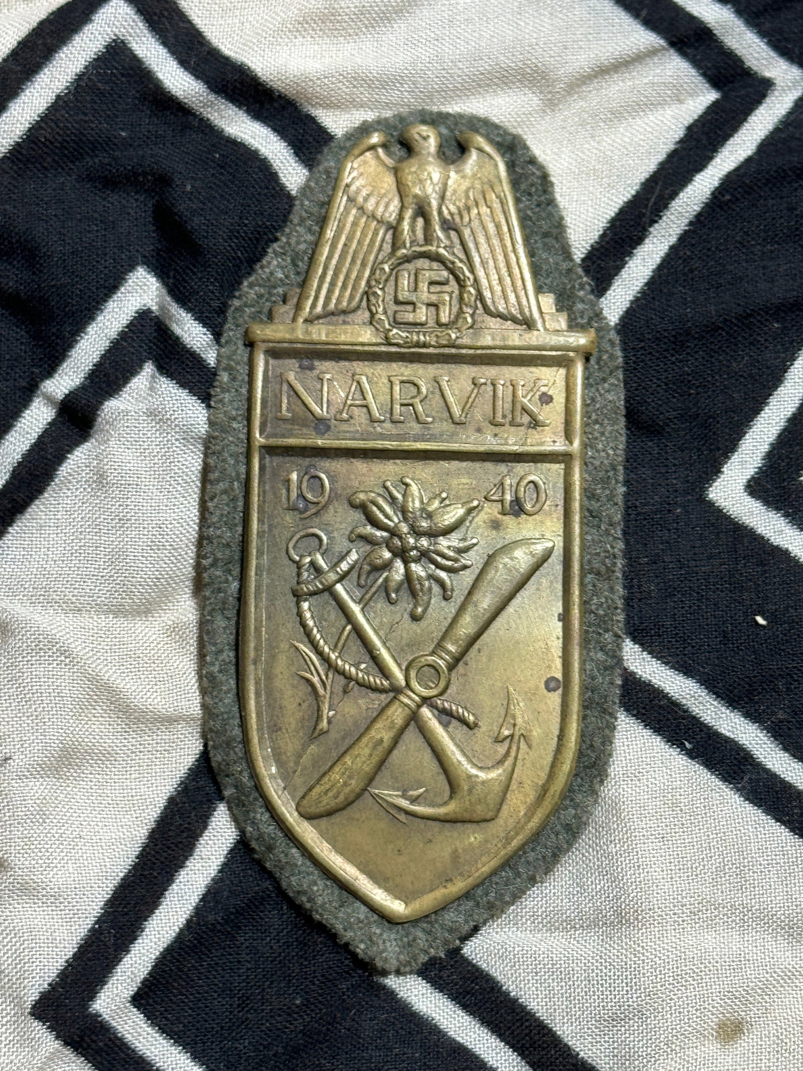 RARE WW2 GERMAN KRIEGSMARINE NARVIK SHIELD: RARE WW2 GERMAN KRIEGSMARINE NARVIK SHIELD. A SCARCE EXAMPLE. SHOWS GOOD WEAR AND USE WITH A BEAUTIFUL OVERALL PATINA. PLEASE VIEW ALL DETAILED PICTURES. A SCARCE EXAMPLE.